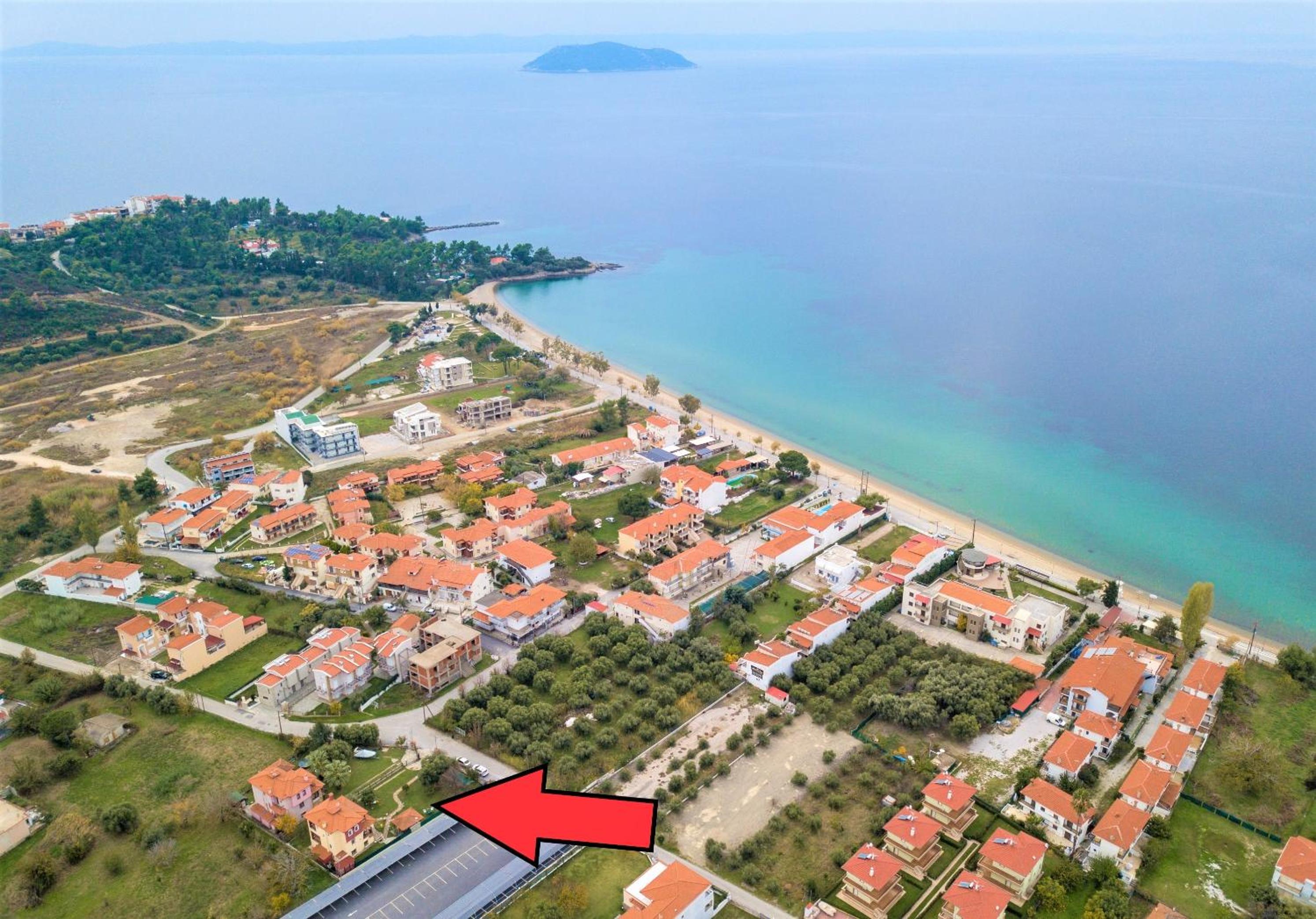 Private 6-bedroom Villa with garden 150m to beach photo 2