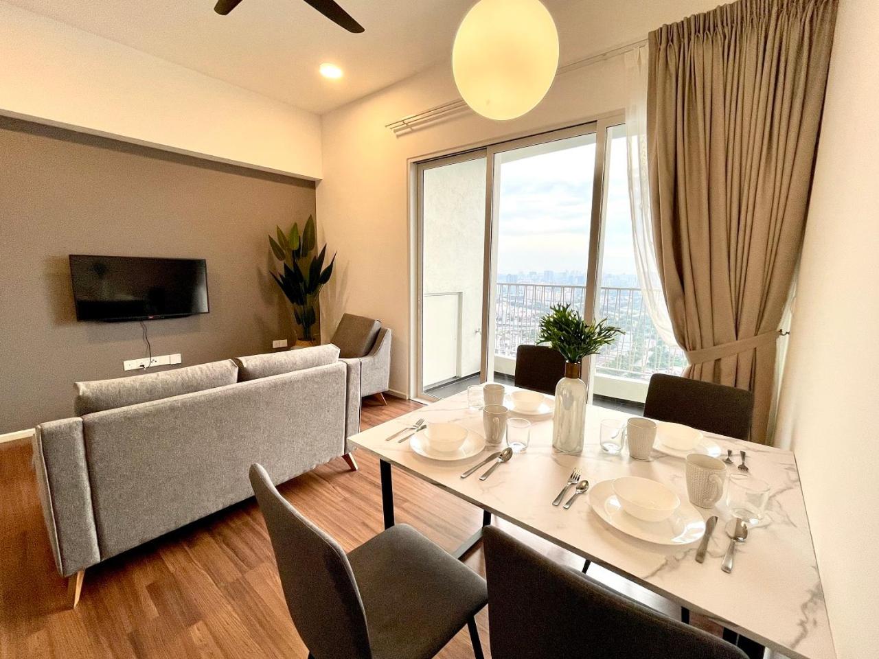 UNA Serviced Apartment by Moka