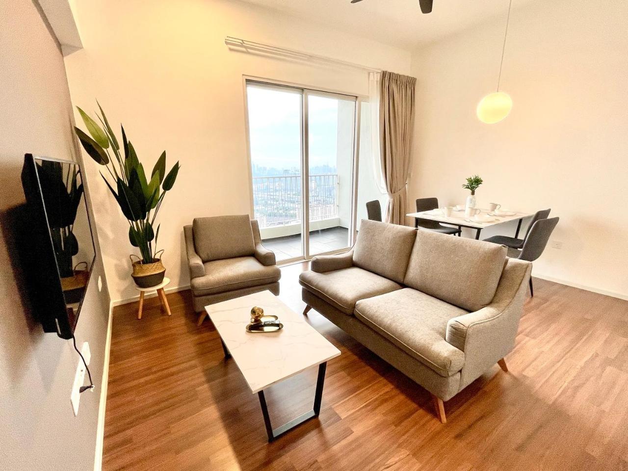 UNA Serviced Apartment by Moka