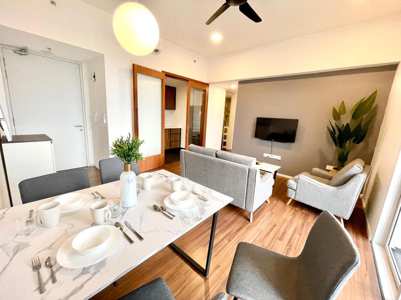 UNA Serviced Apartment by Moka
