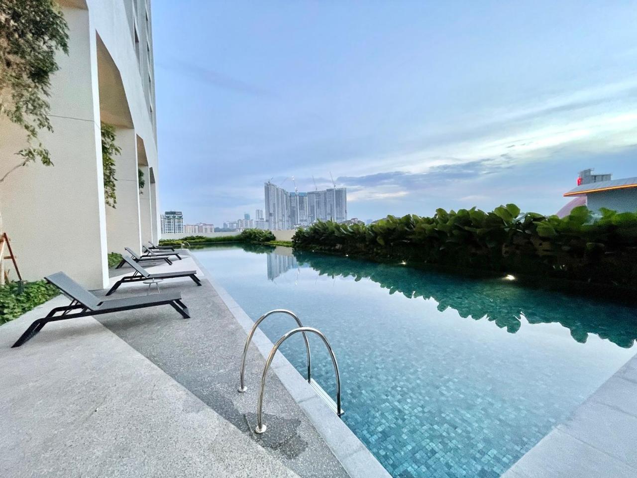 UNA Serviced Apartment by Moka