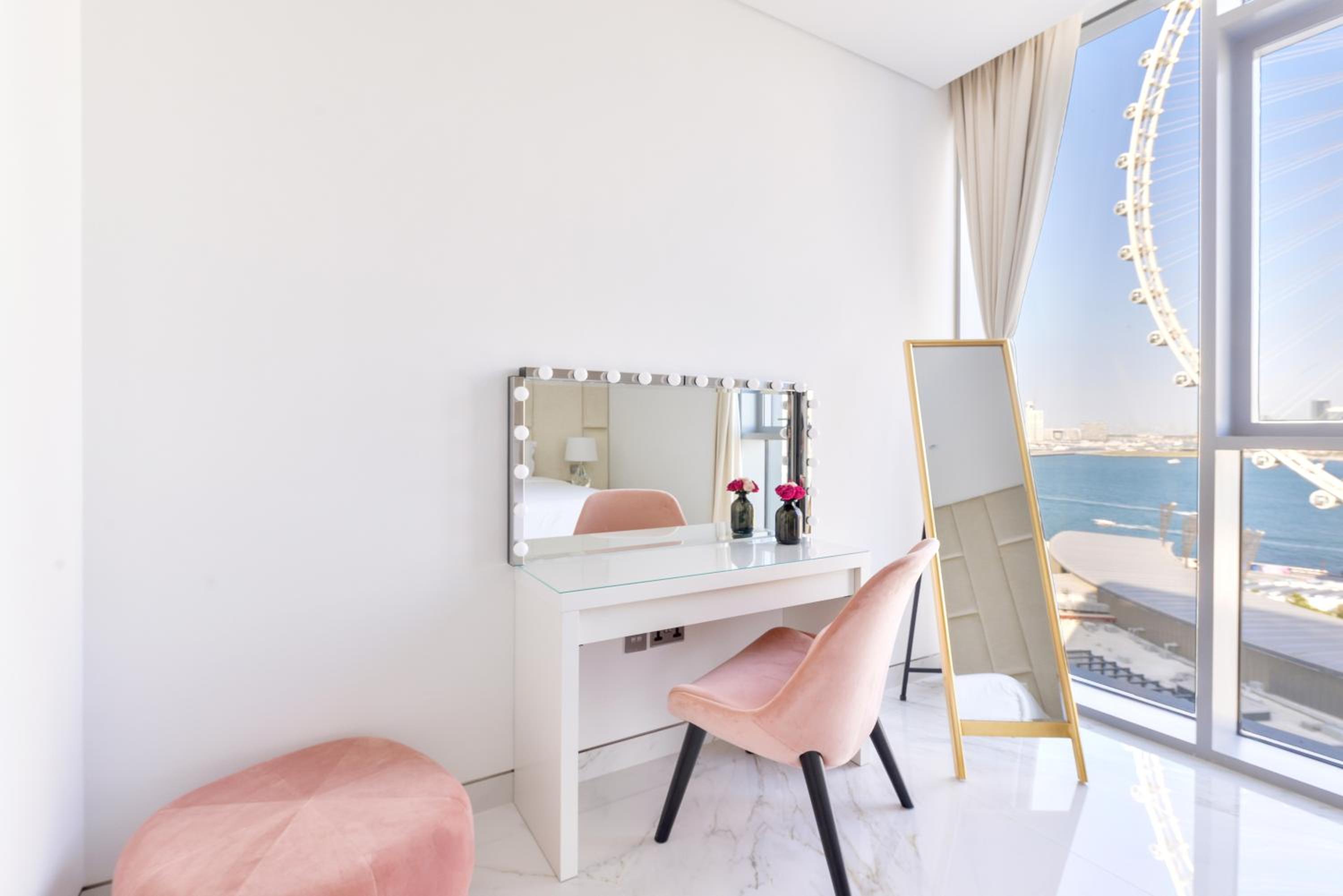 Hotel Most beautiful 3 BR apt in BLUEWATERS ISLAND, DUBAI - Image 1