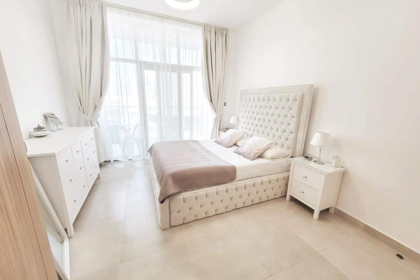Modern 1BR in Jumeirah Village Circle (Pool View)