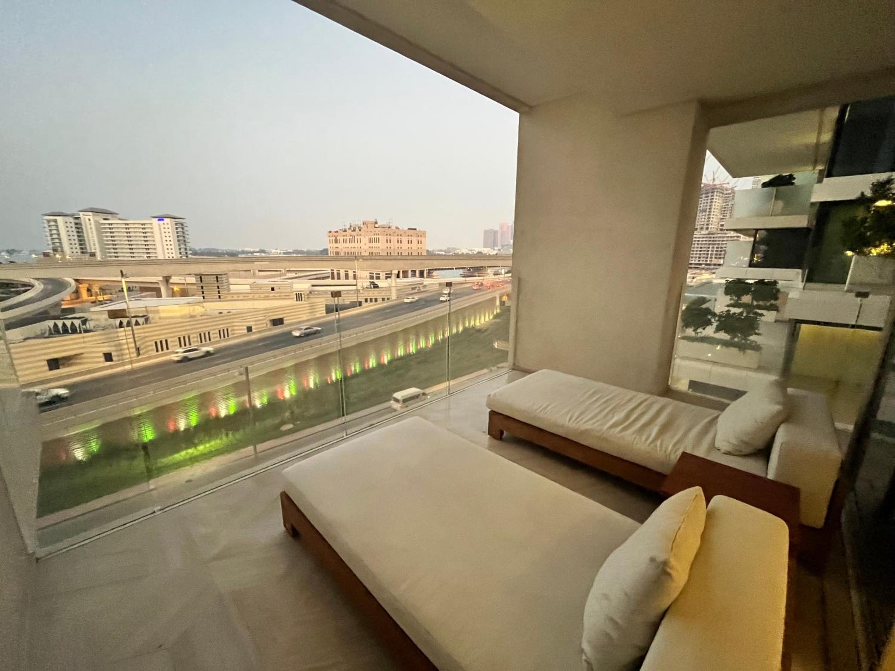 ModernLux - FIVE Palm Resort 2 Bedrooms plus Maids and Private Jacuzzi