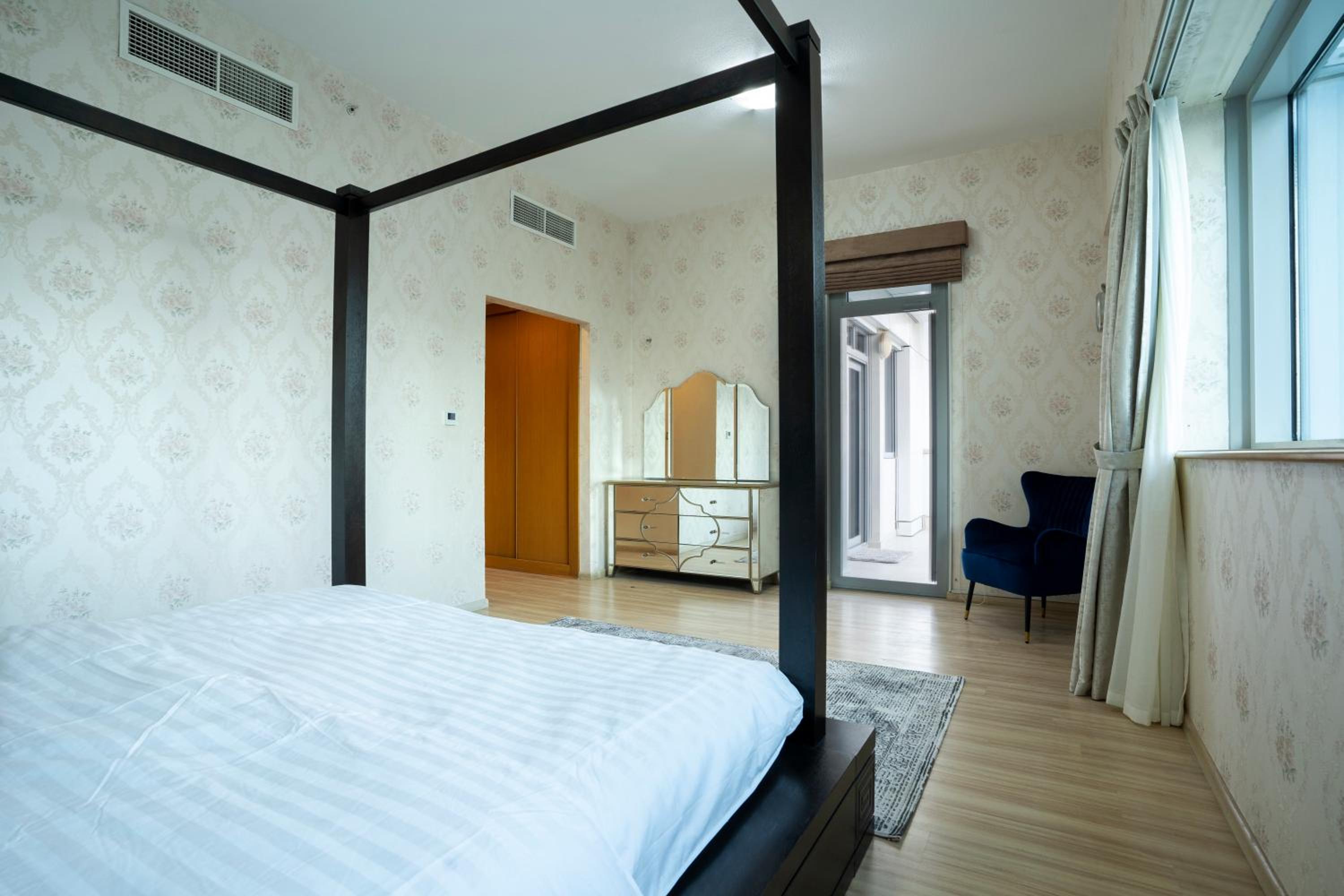 3 Bedroom Condo w terrace facing Burj Khalifa.