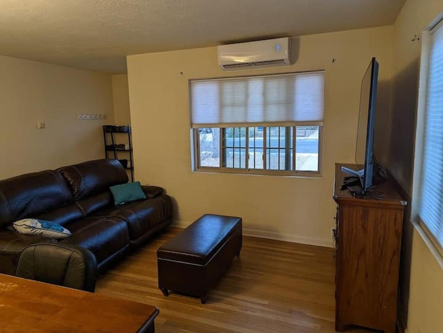 Warm and Welcoming 2BR close to UNM North Campus view 4