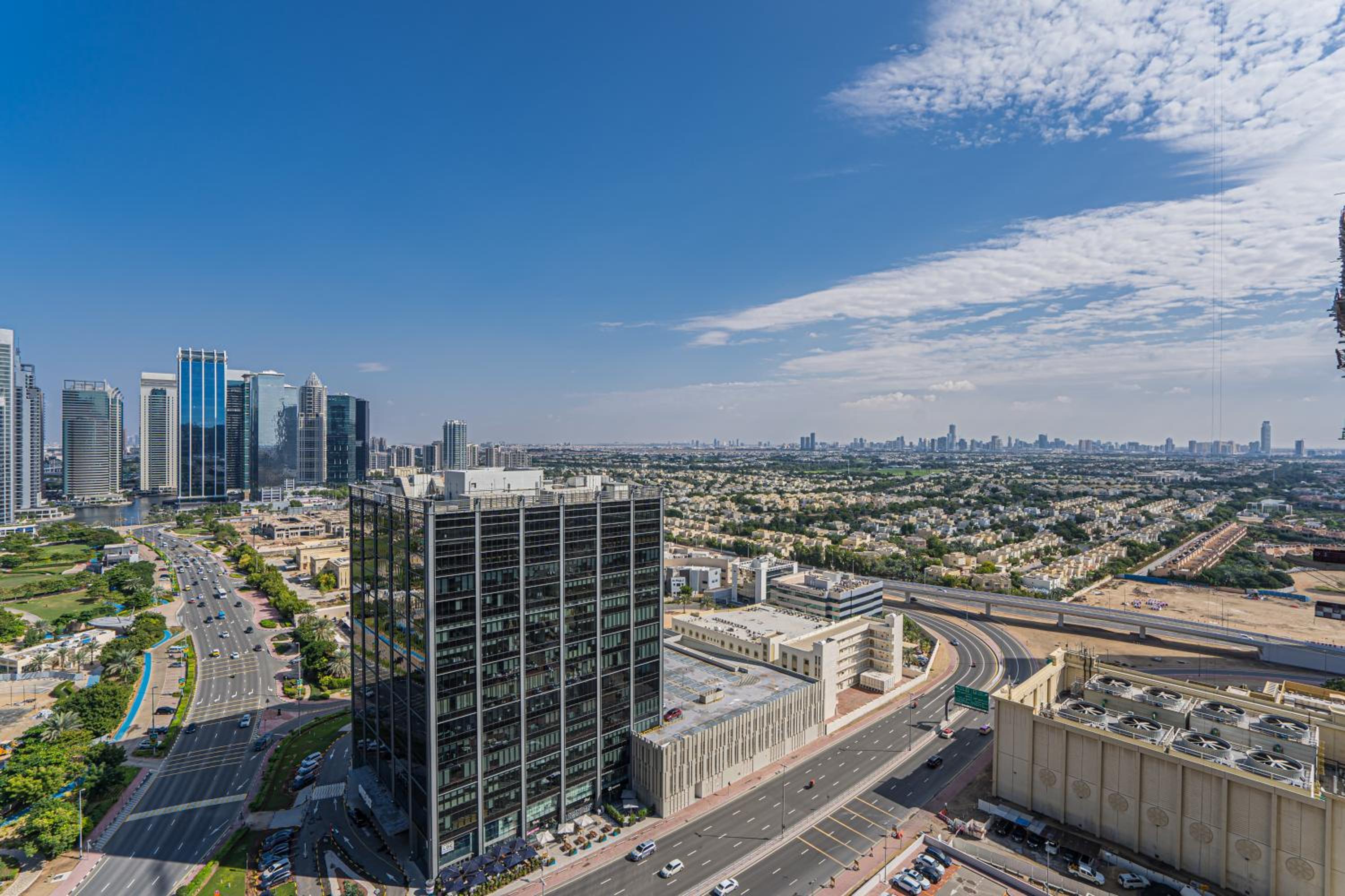HiGuests - Modern Studio with Incredible City Skyline View