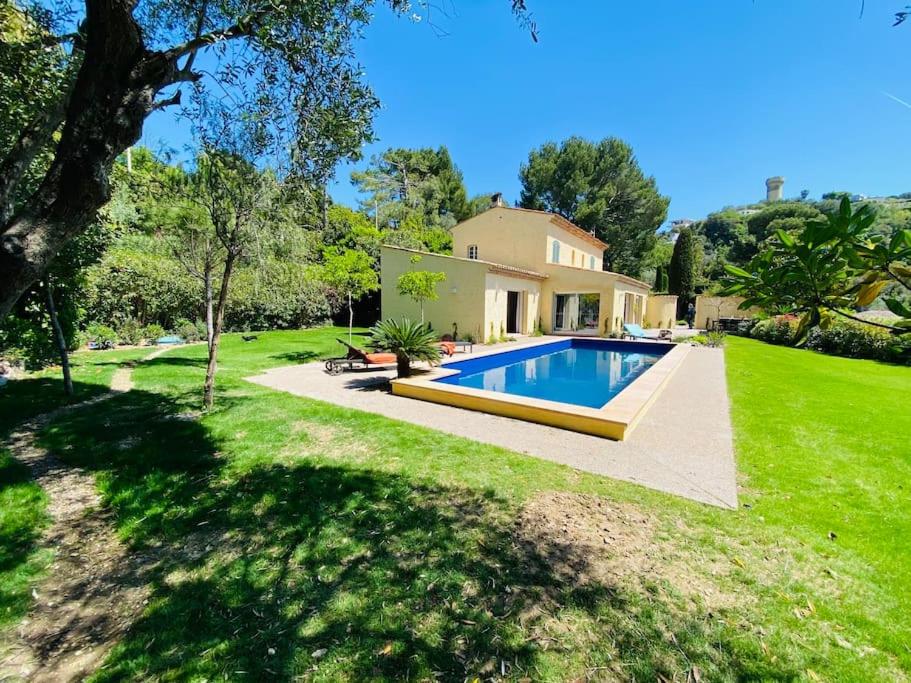 Luxury villa in Cannes with swimming pool & sea view photo 2