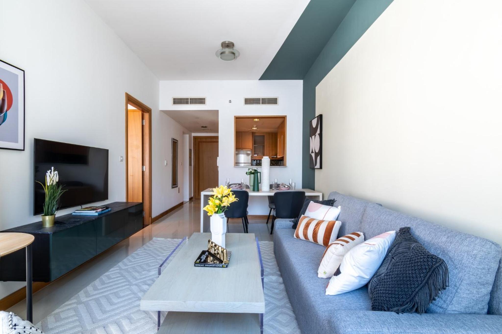 The Smart Concierge - Iris Blue