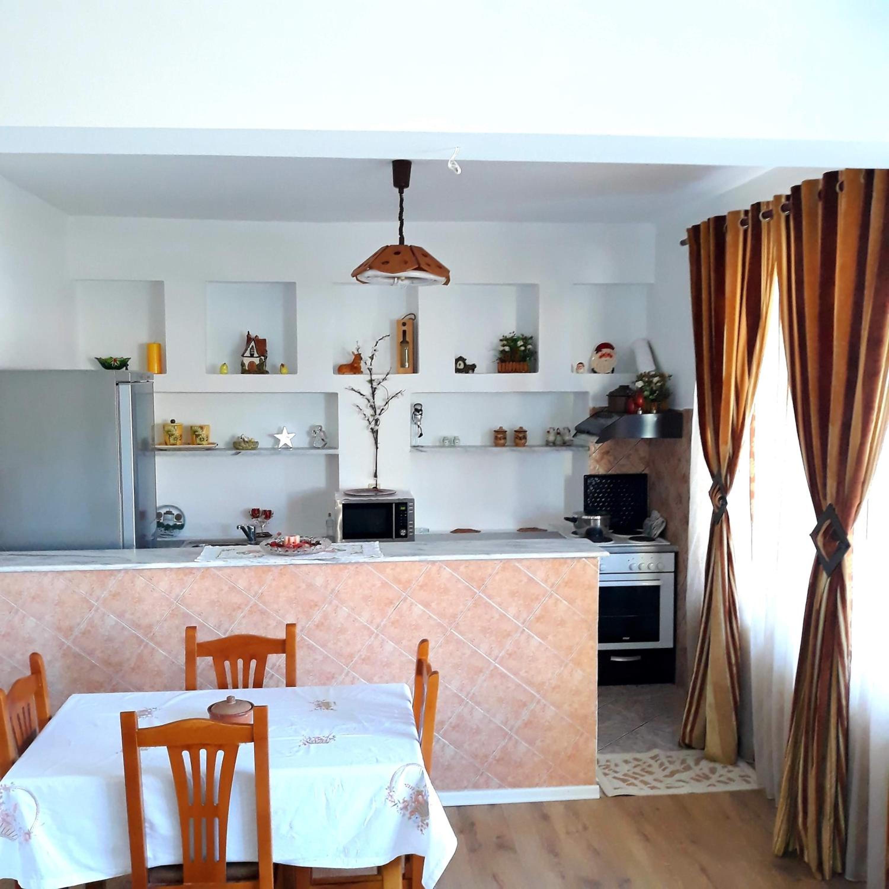 Familiar Apartments!Near the Beach & Butrinti Lake!