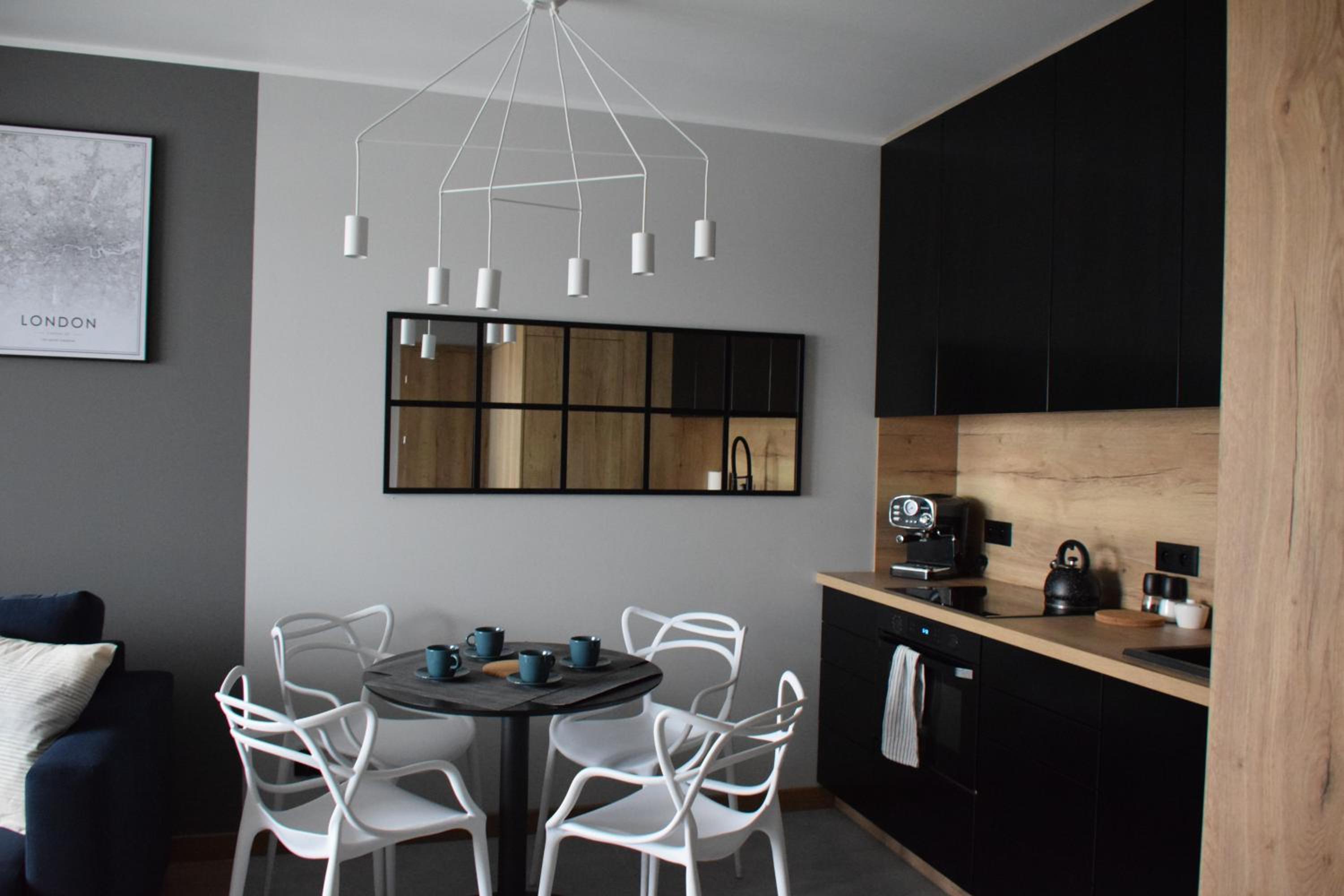 Uroczy apartament z widokiem i darmowym parkingiem view 4
