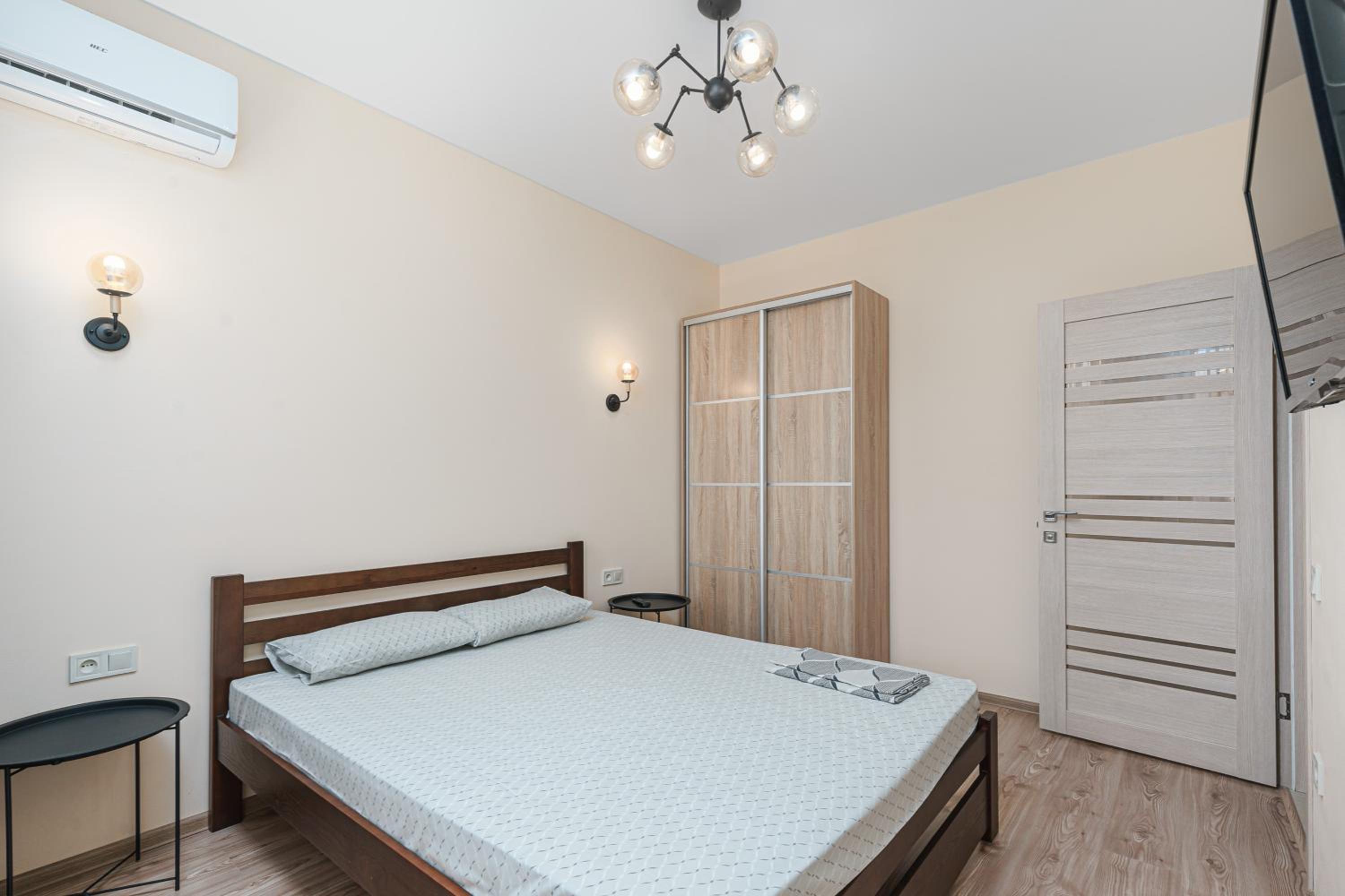 20 Deribasivska 2 Bedrooms Apartment