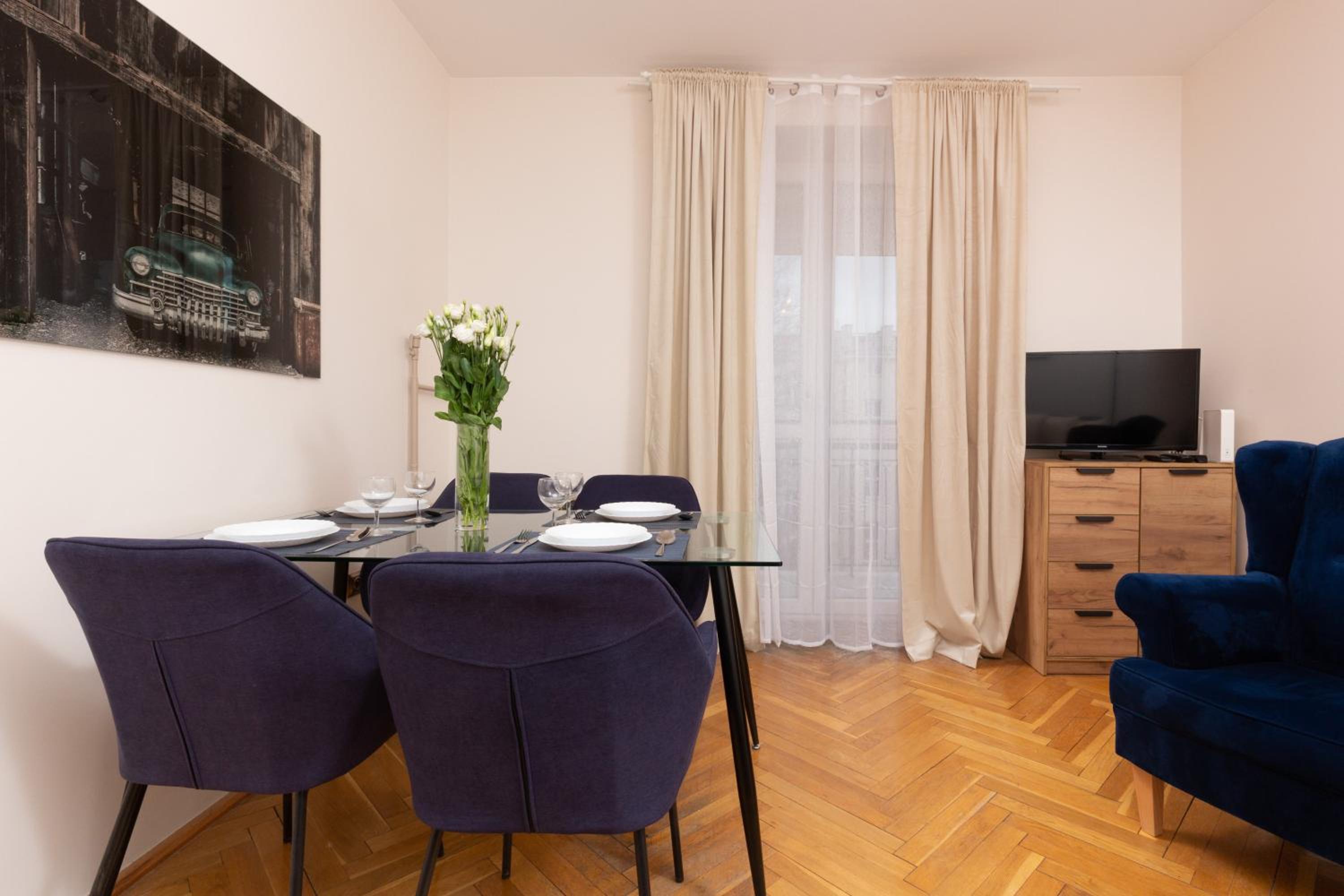 City Center Apartment Elektoralna by Renters