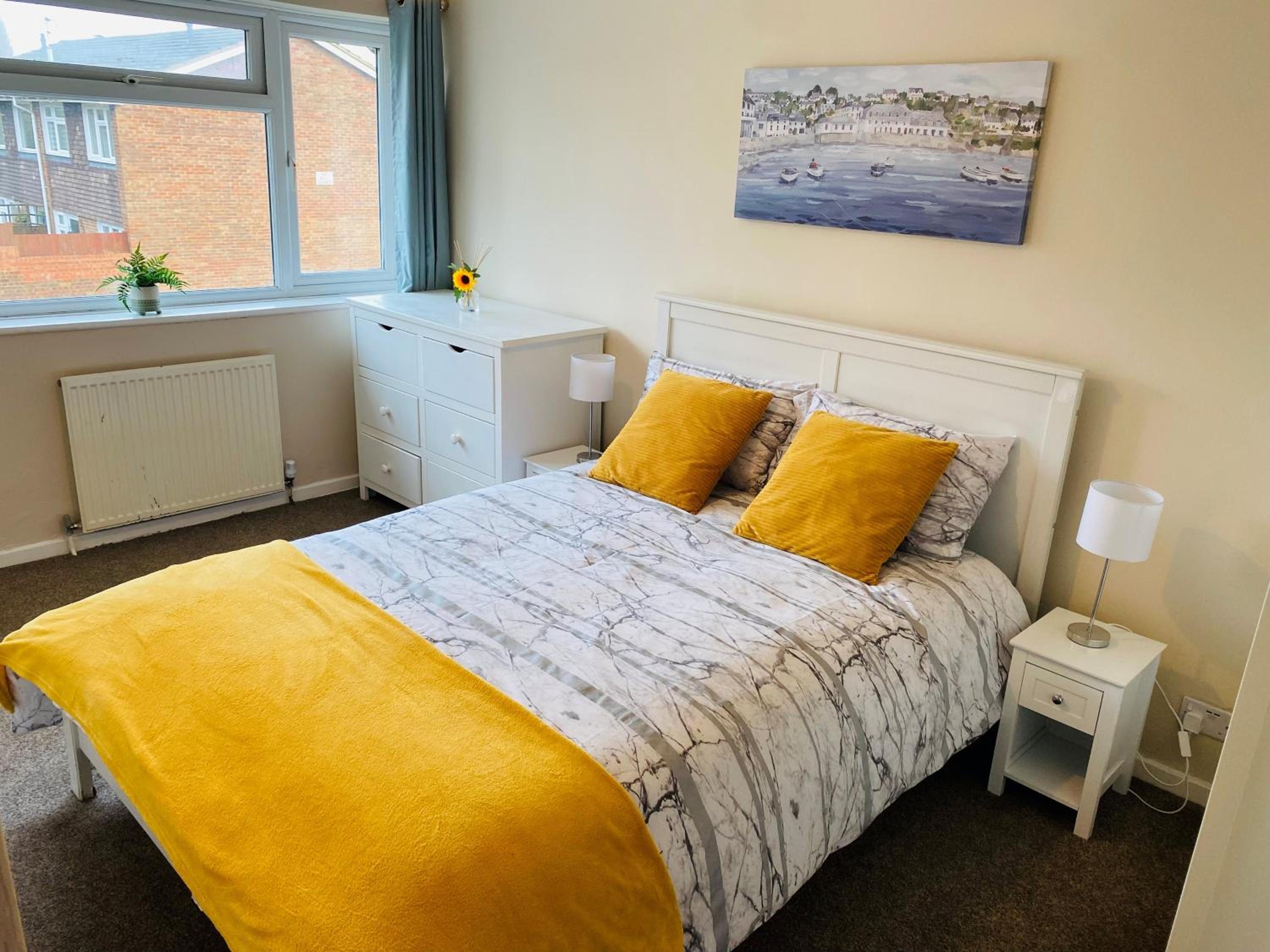 Farnham Vacations - Farnham 3 Bed House - Property Image 1