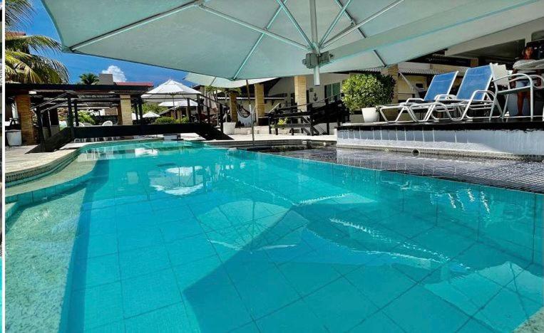 Casa de luxo em Porto de Galinhas com funcionária a 50 m do mar