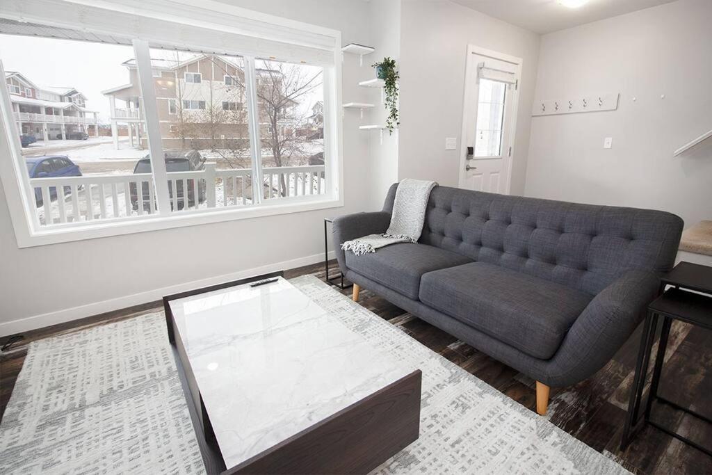 Beautiful South Winnipeg 4 Bdrm 2 Bath Townhouse