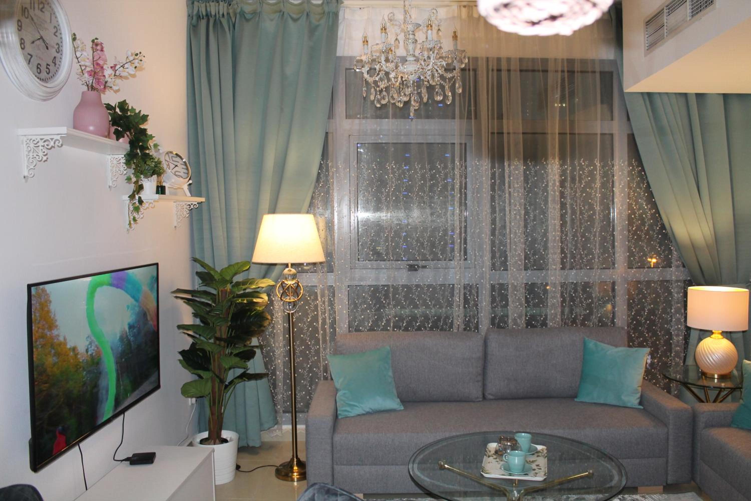 Newly furnished One Bedroom Apartment next to Metro & Beach in Marina Residence