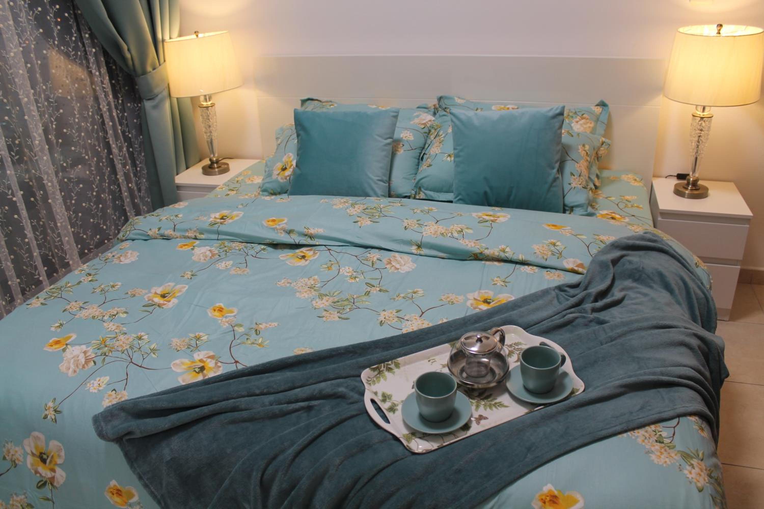 Newly furnished One Bedroom Apartment next to Metro & Beach in Marina Residence