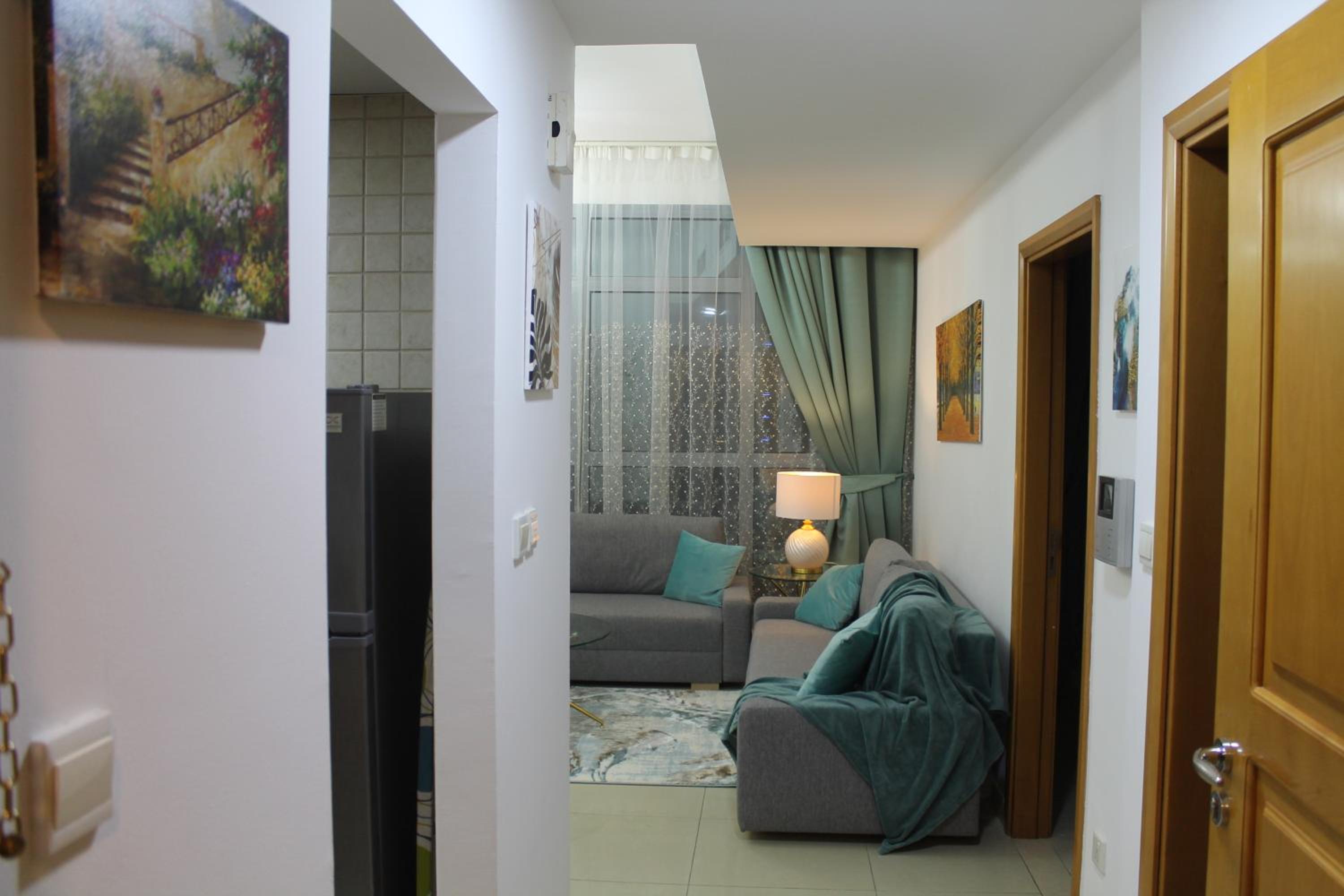 Newly furnished One Bedroom Apartment next to Metro & Beach in Marina Residence