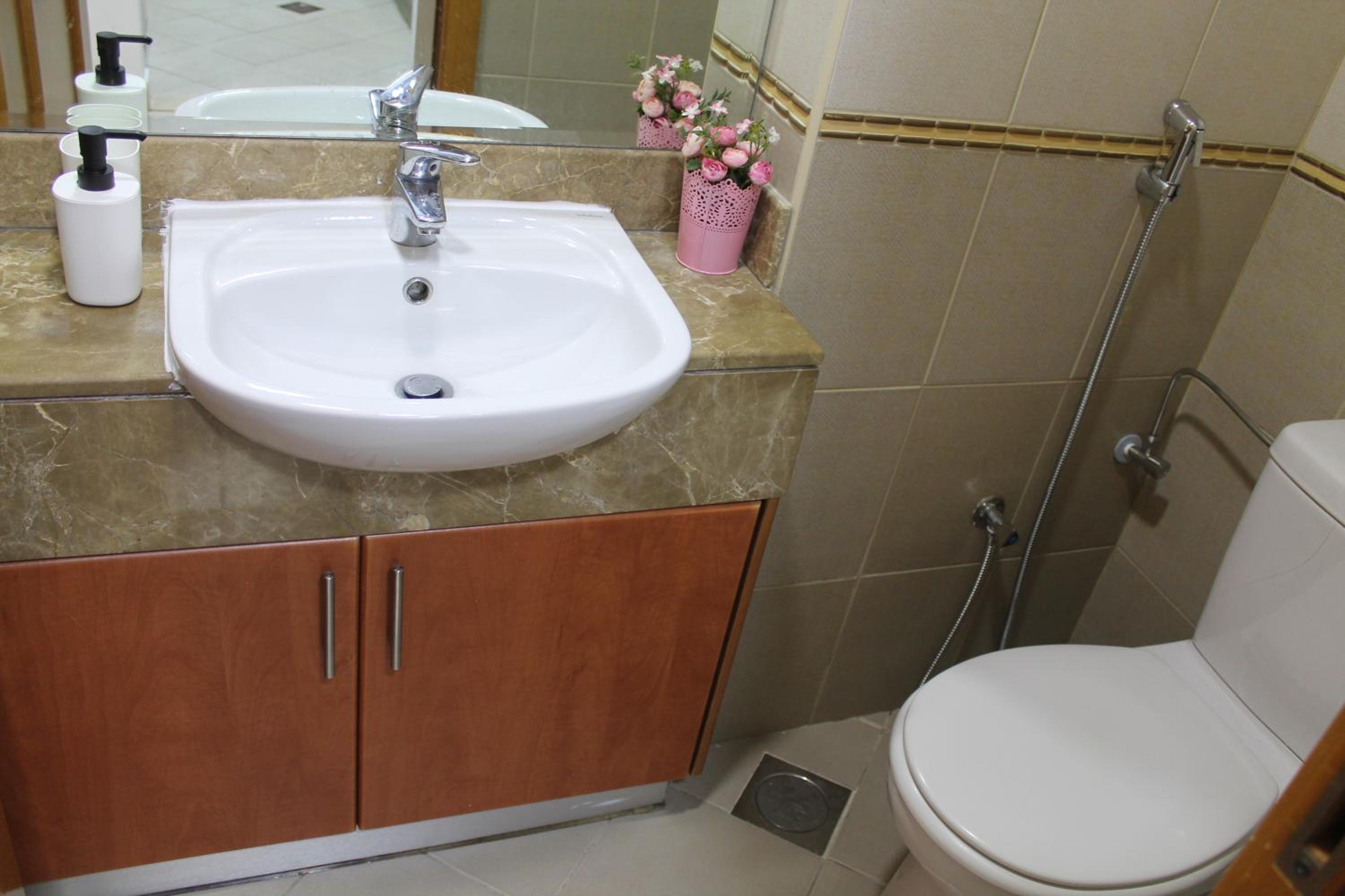 Newly furnished One Bedroom Apartment next to Metro & Beach in Marina Residence