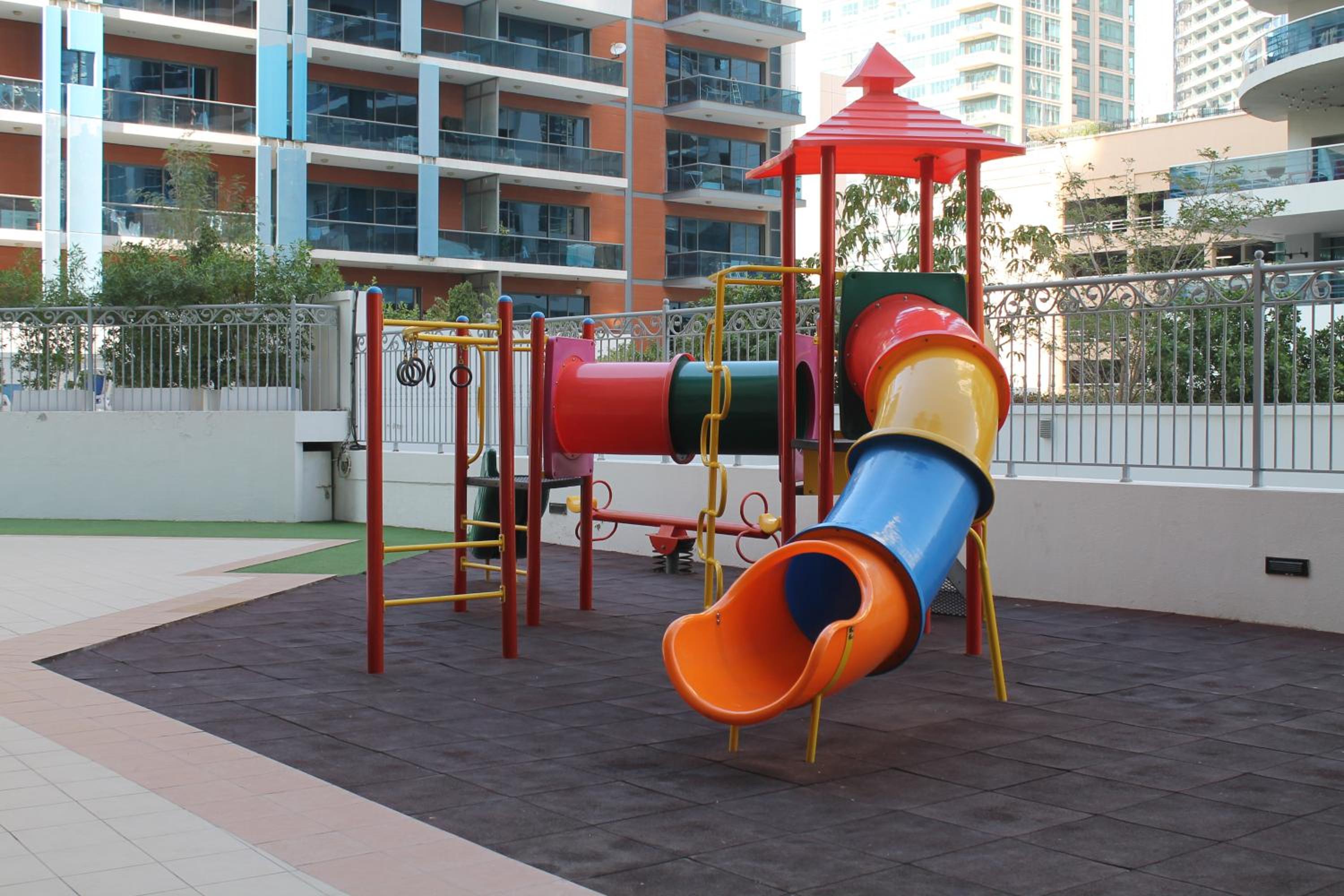 Newly furnished One Bedroom Apartment next to Metro & Beach in Marina Residence