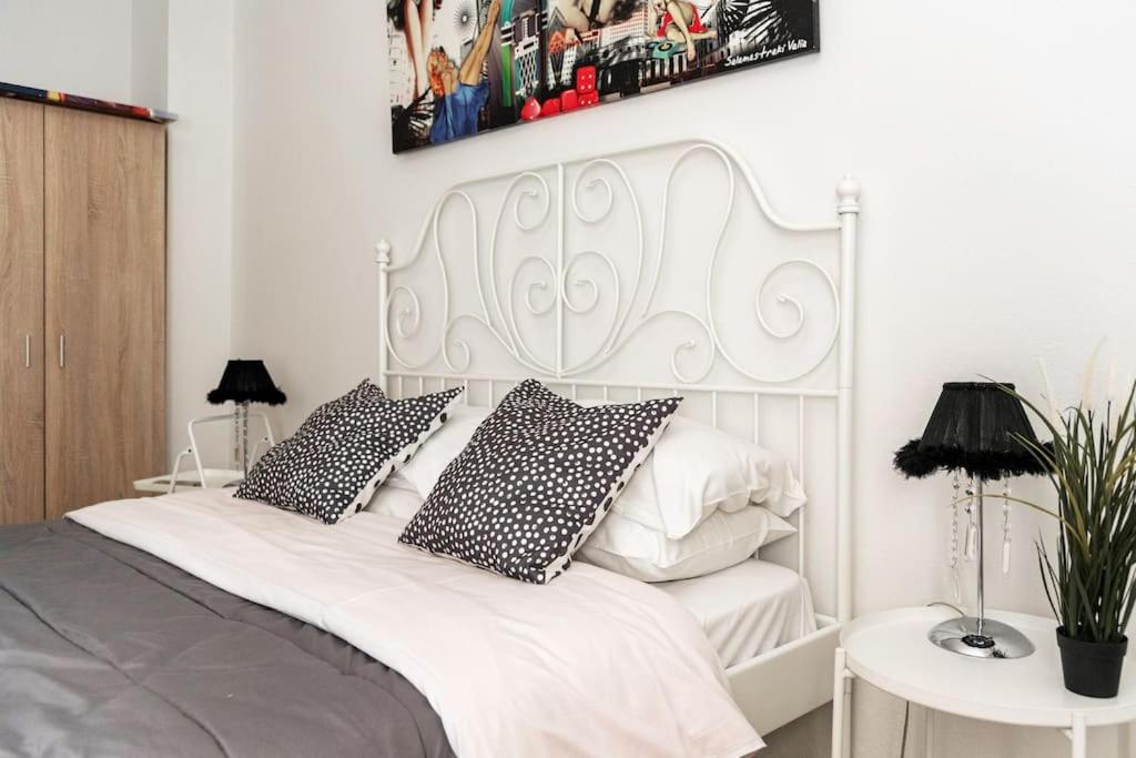 Downtown Apartment with Garden in Plaka (+Netflix) photo 4