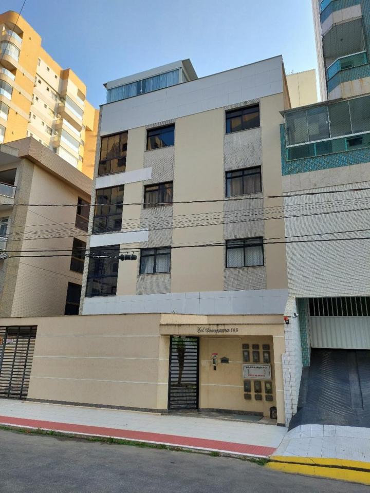 Lindo apartamento 50 metros da praia do morro, três quartos e duas vagas de garagem view 2