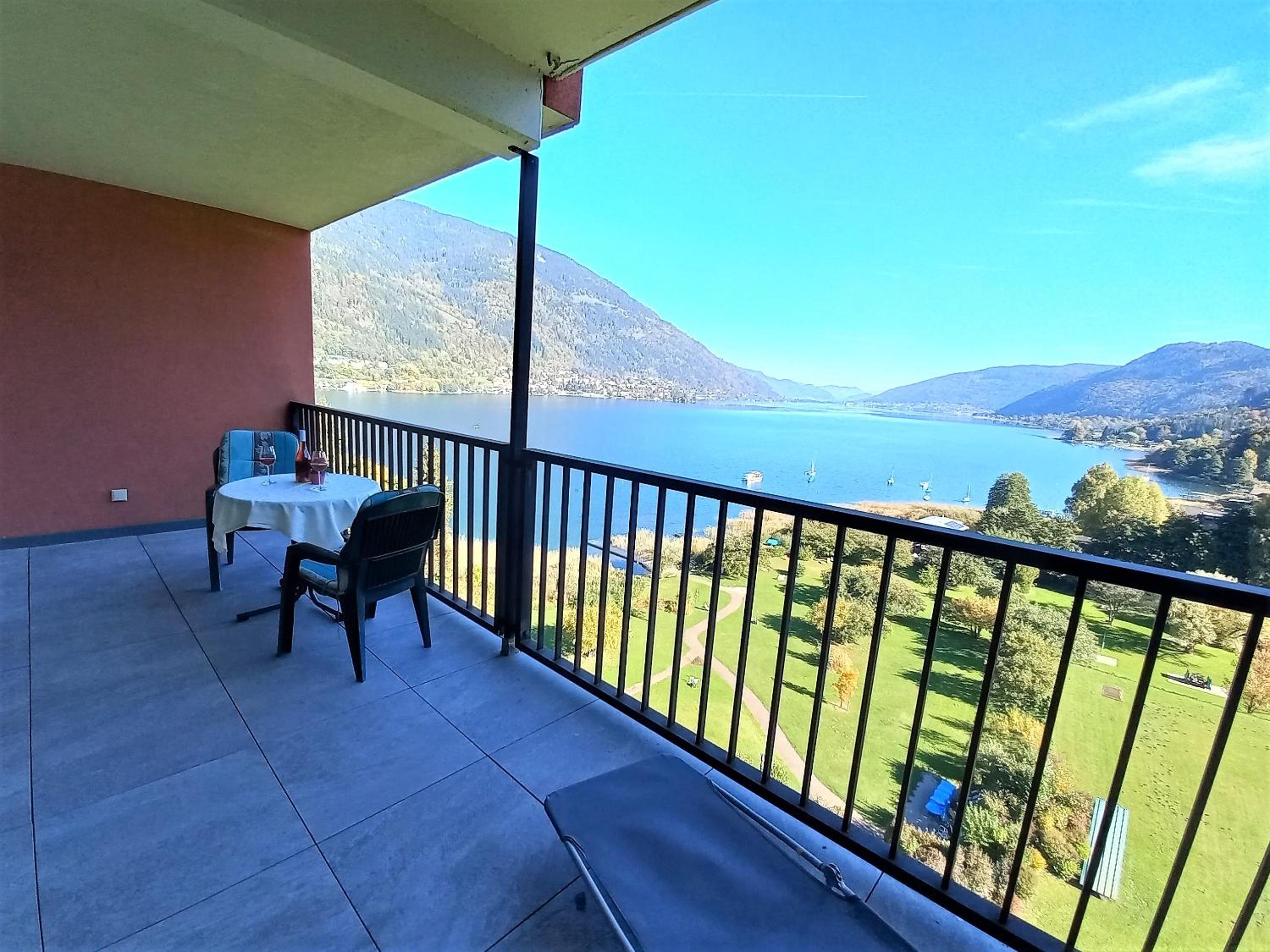 LB1 Seeblick Appartement Haus Landskron mit direktem Seezugang am Ossiachersee view 2