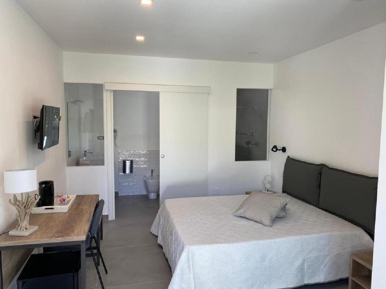 B&B direttamente sul mare da Antonino view 5