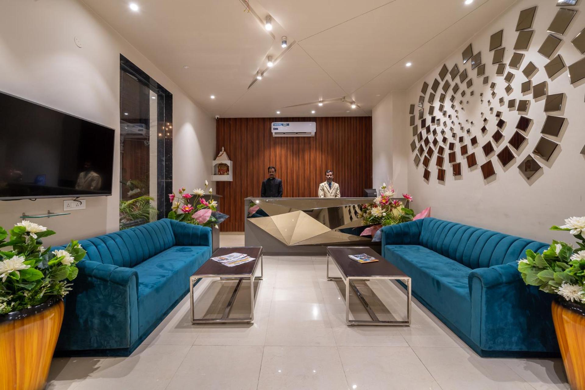 Lobby & Reception
