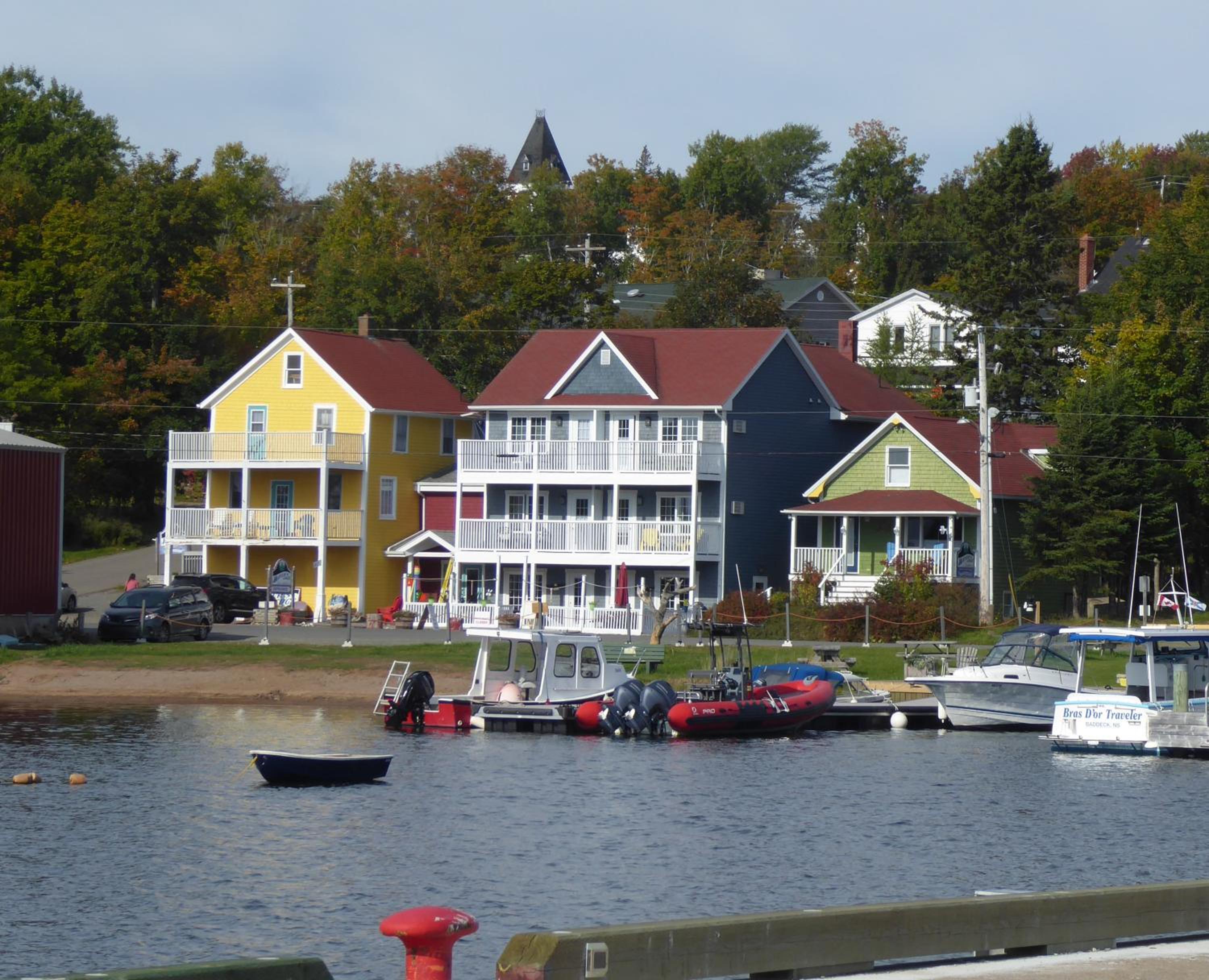 The Water's Edge Inn & Gallery