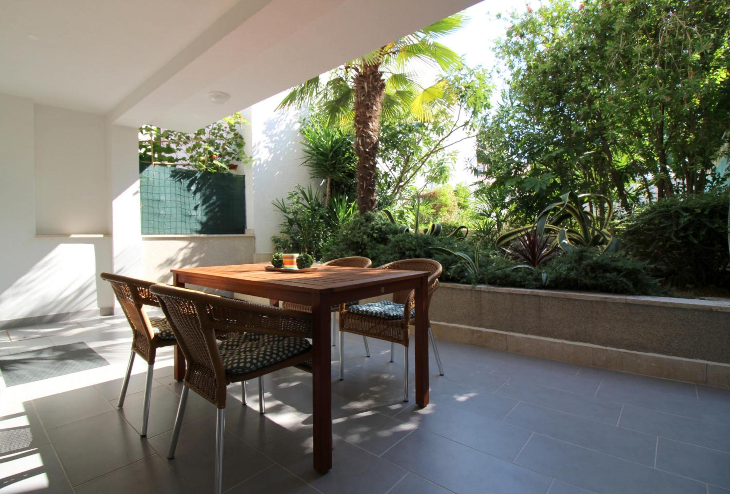 Modern apartment Zen with private garden view 2