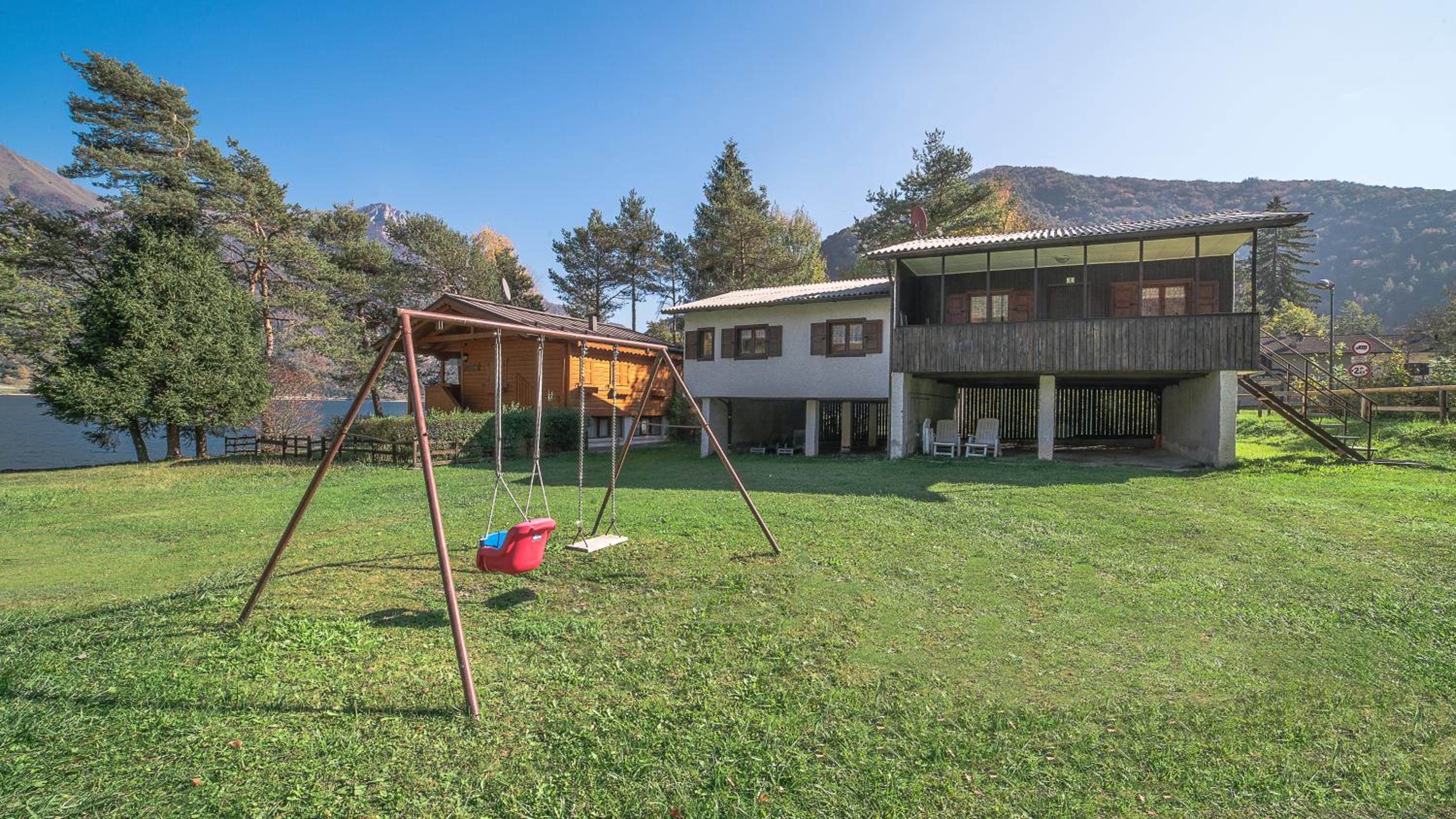 Bungalow al Lago view 3