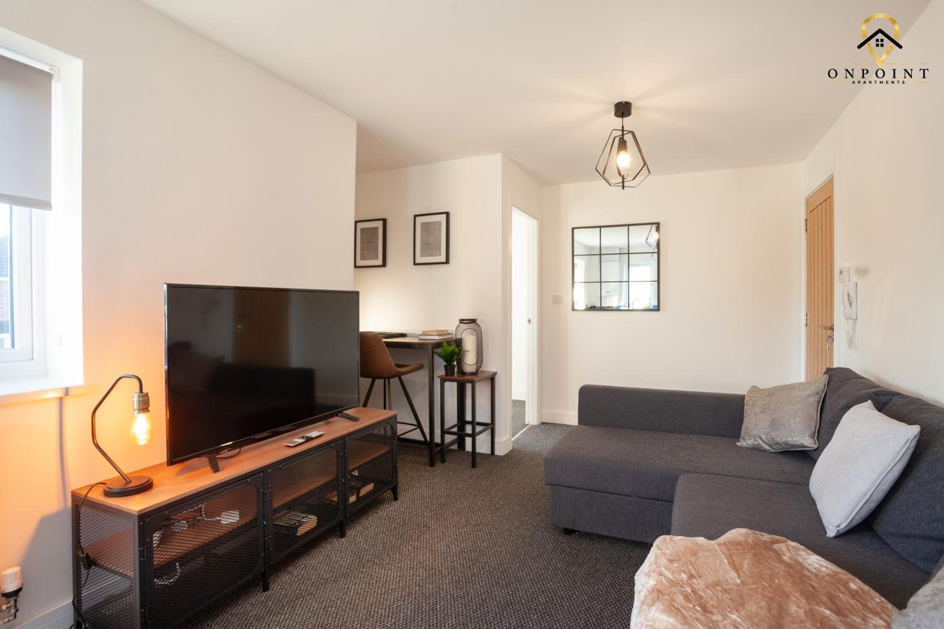 Modern 3-Storey House With Free Parking!