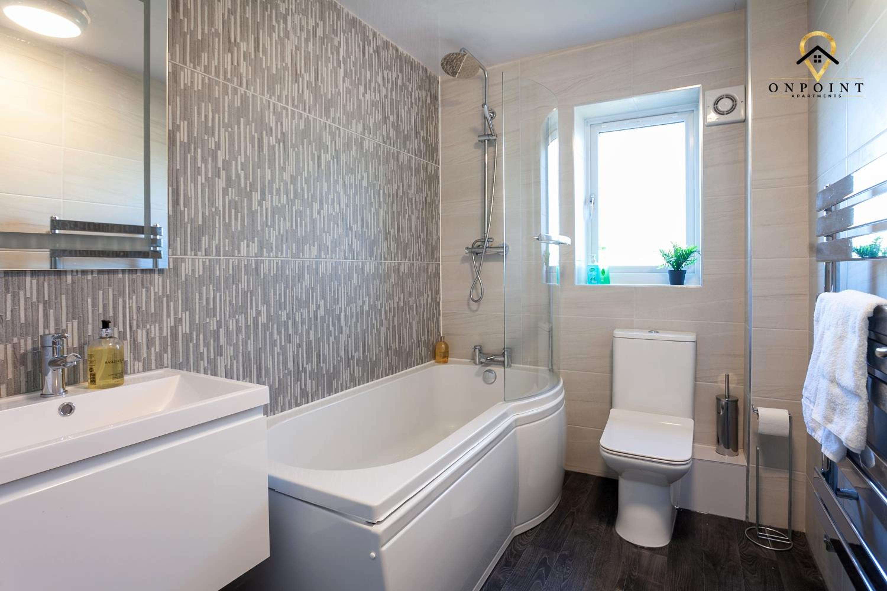 Modern 3-Storey House With Free Parking!