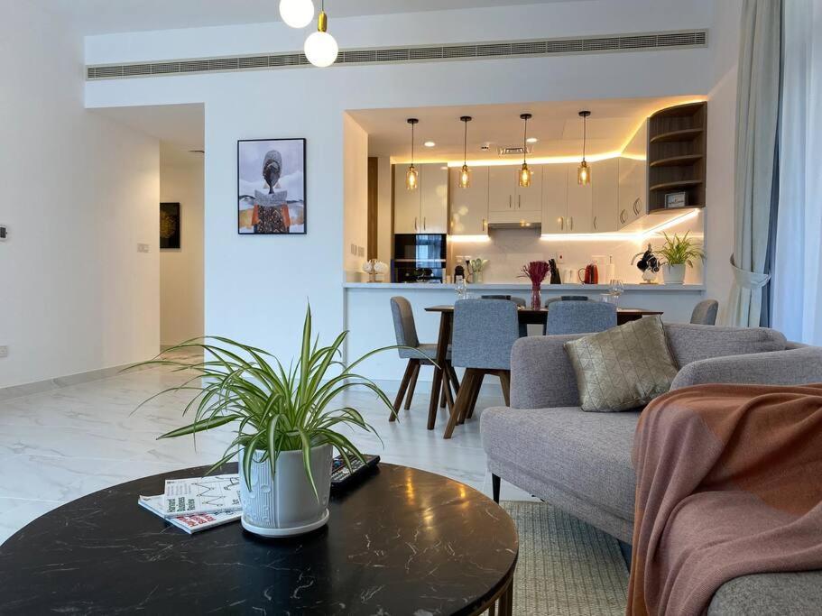Bright & Relaxing 2 BR Apartment with Easy Access