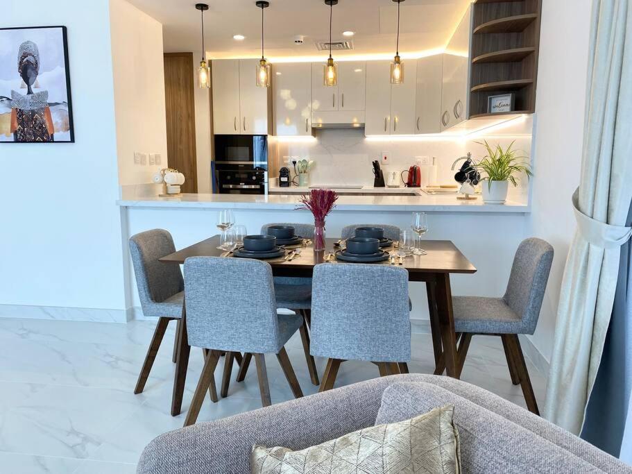 Bright & Relaxing 2 BR Apartment with Easy Access