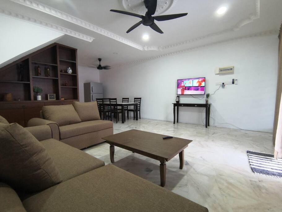 The Pigeon Alor Akar Guest House photo 1