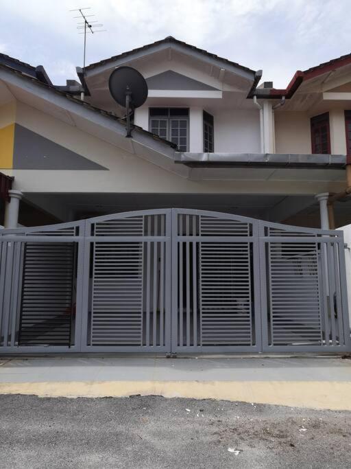 The Pigeon Alor Akar Guest House photo 2