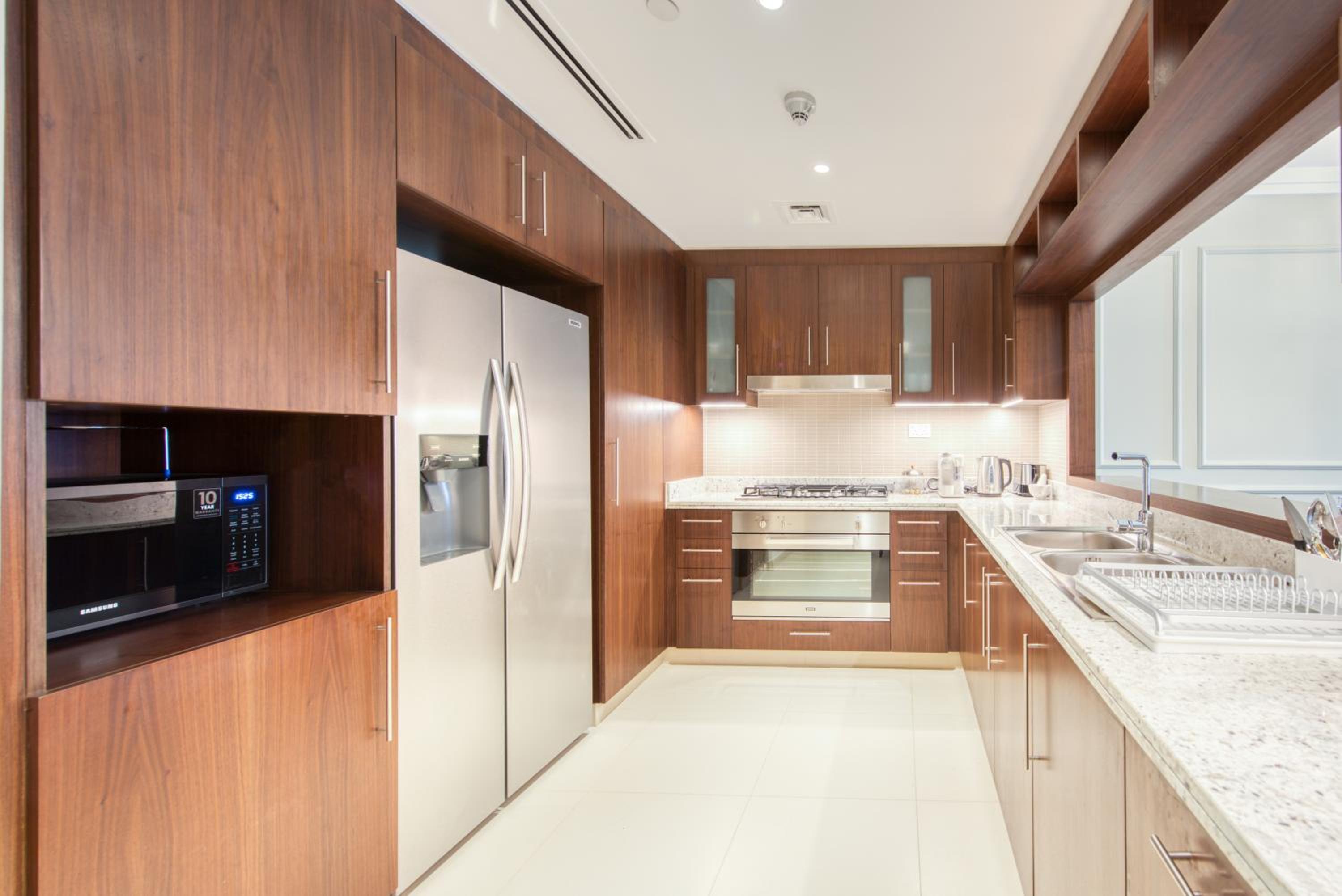 Luxurious 3 Bedroom Apartment in Boulevard Point, Connected to Dubai Mall