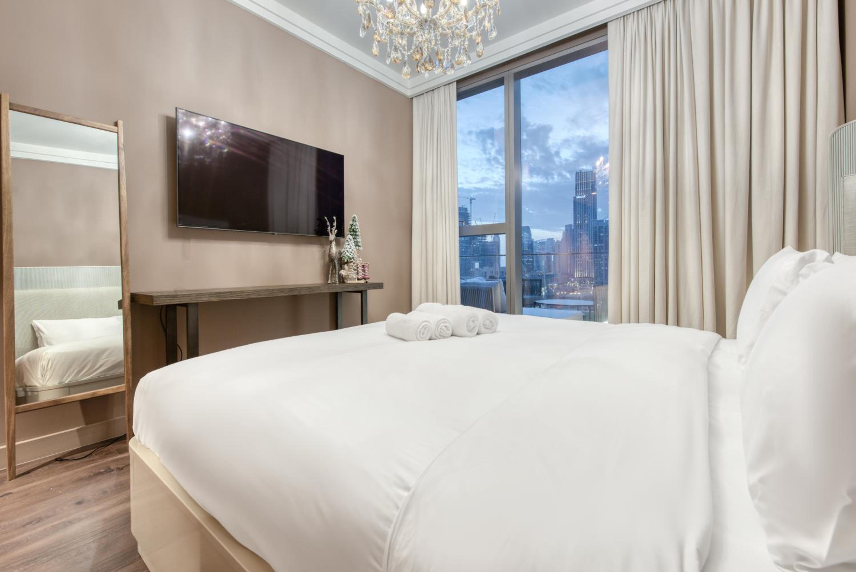 Luxurious 3 Bedroom Apartment in Boulevard Point, Connected to Dubai Mall