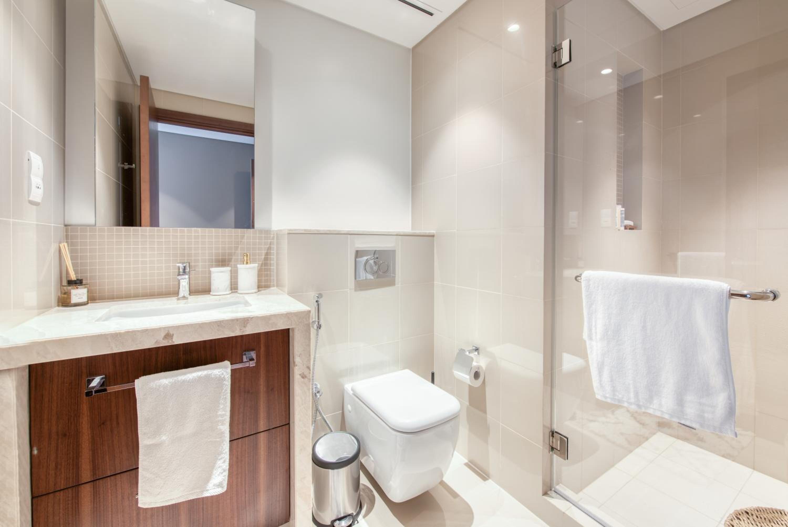 Luxurious 3 Bedroom Apartment in Boulevard Point, Connected to Dubai Mall