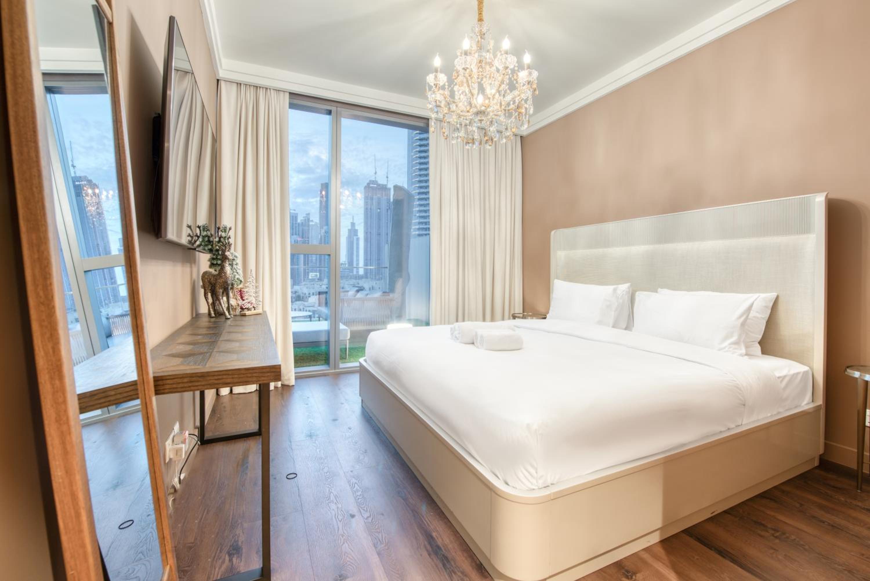 Luxurious 3 Bedroom Apartment in Boulevard Point, Connected to Dubai Mall