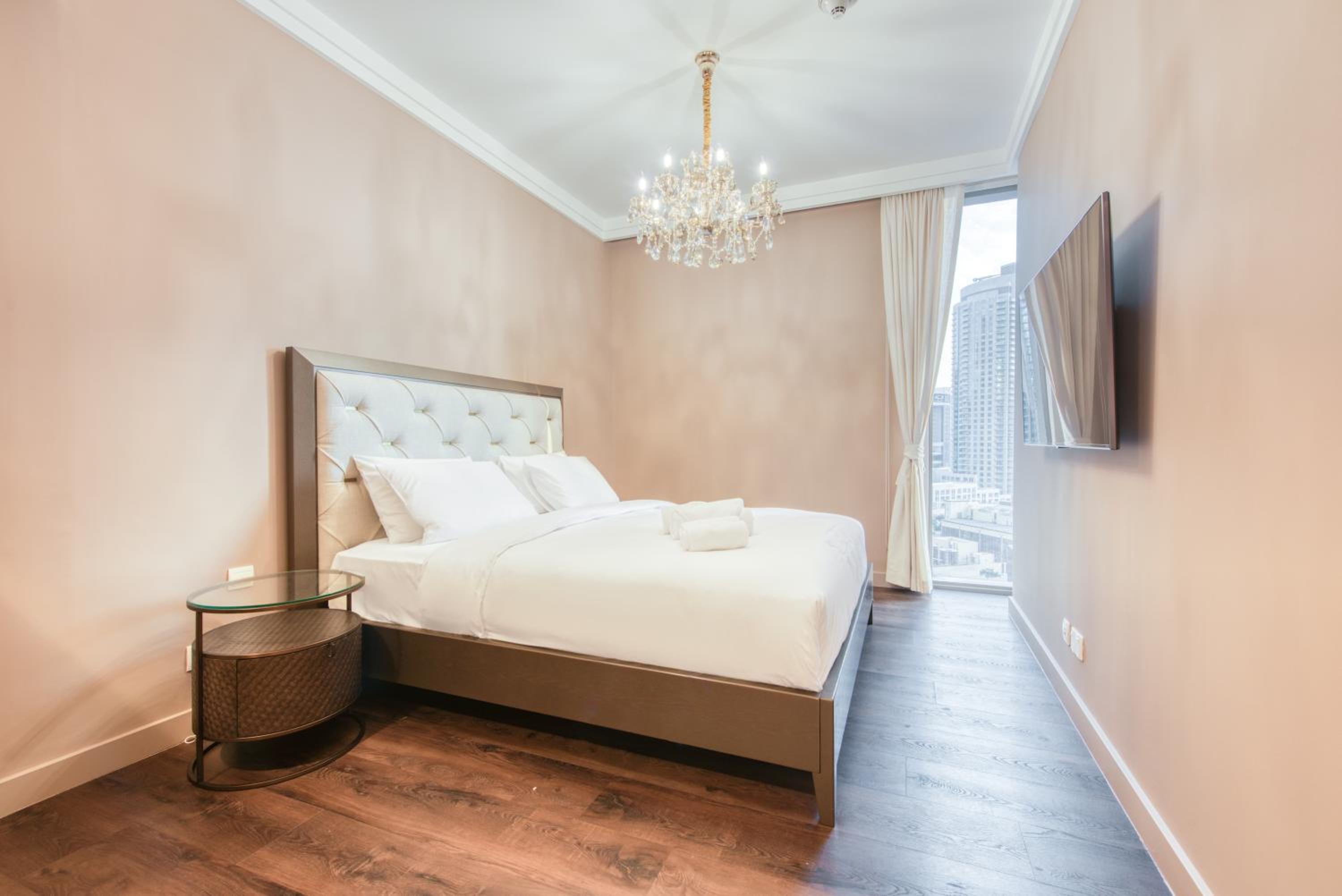 Luxurious 3 Bedroom Apartment in Boulevard Point, Connected to Dubai Mall