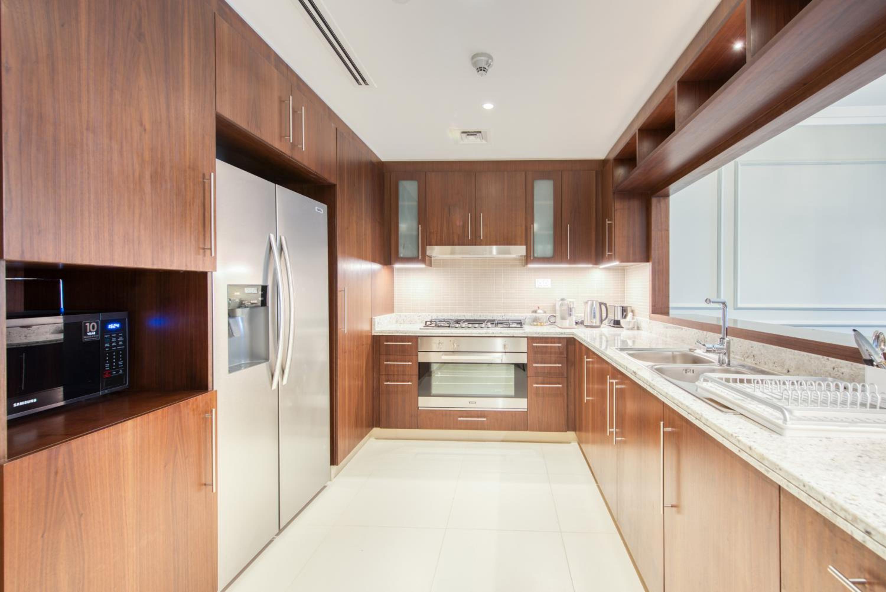 Luxurious 3 Bedroom Apartment in Boulevard Point, Connected to Dubai Mall