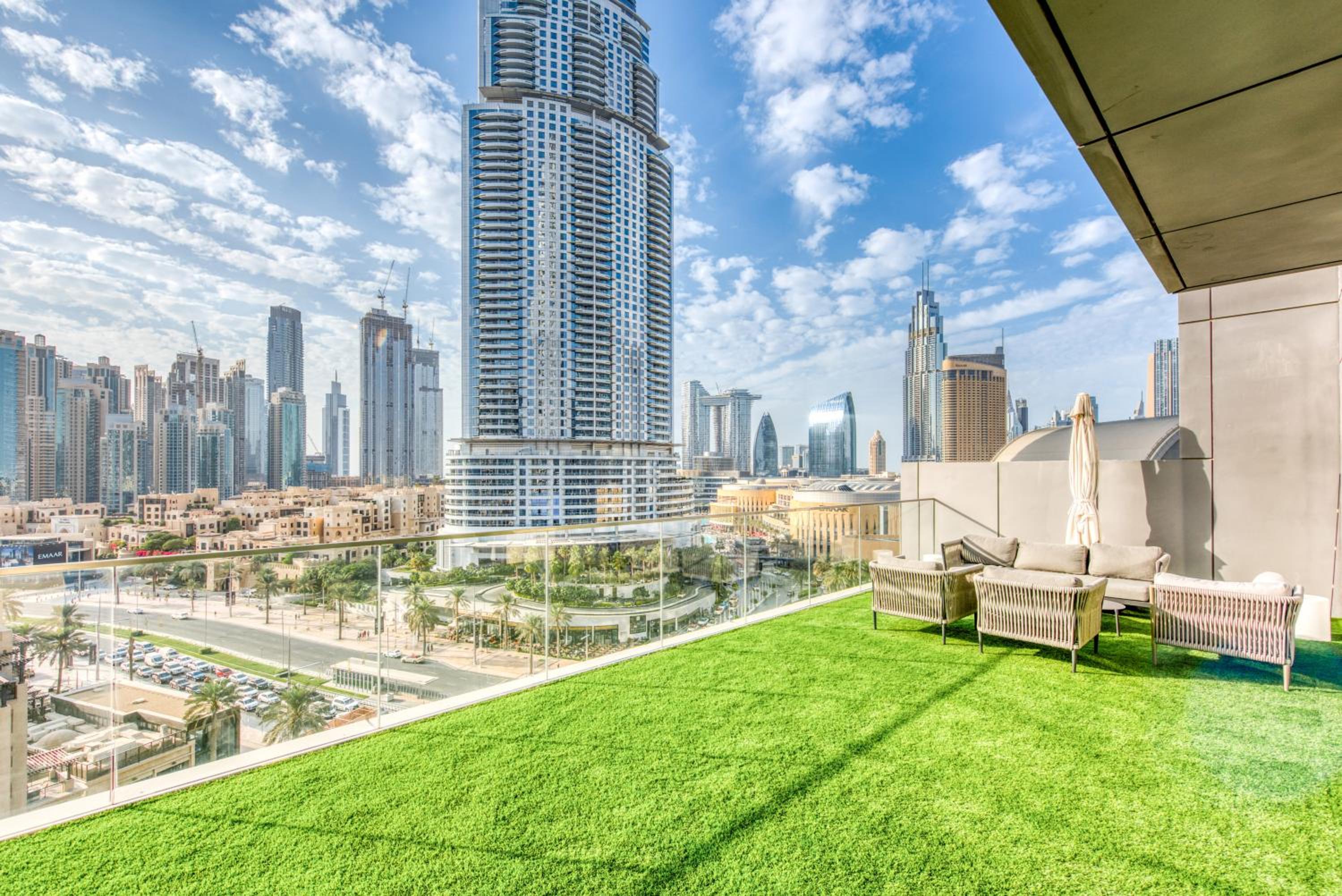 Luxurious 3 Bedroom Apartment in Boulevard Point, Connected to Dubai Mall