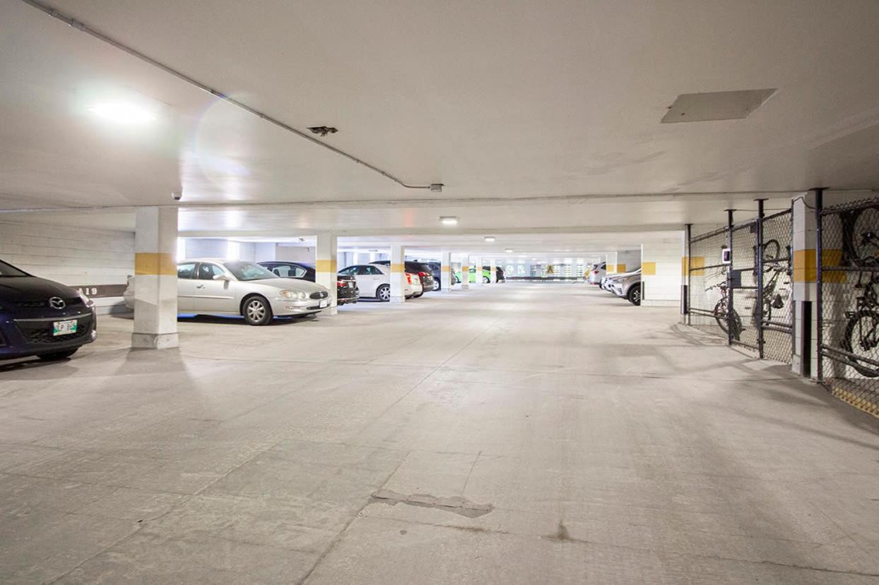 Free Parking & Wi-Fi! One Bedroom Luxury Suite