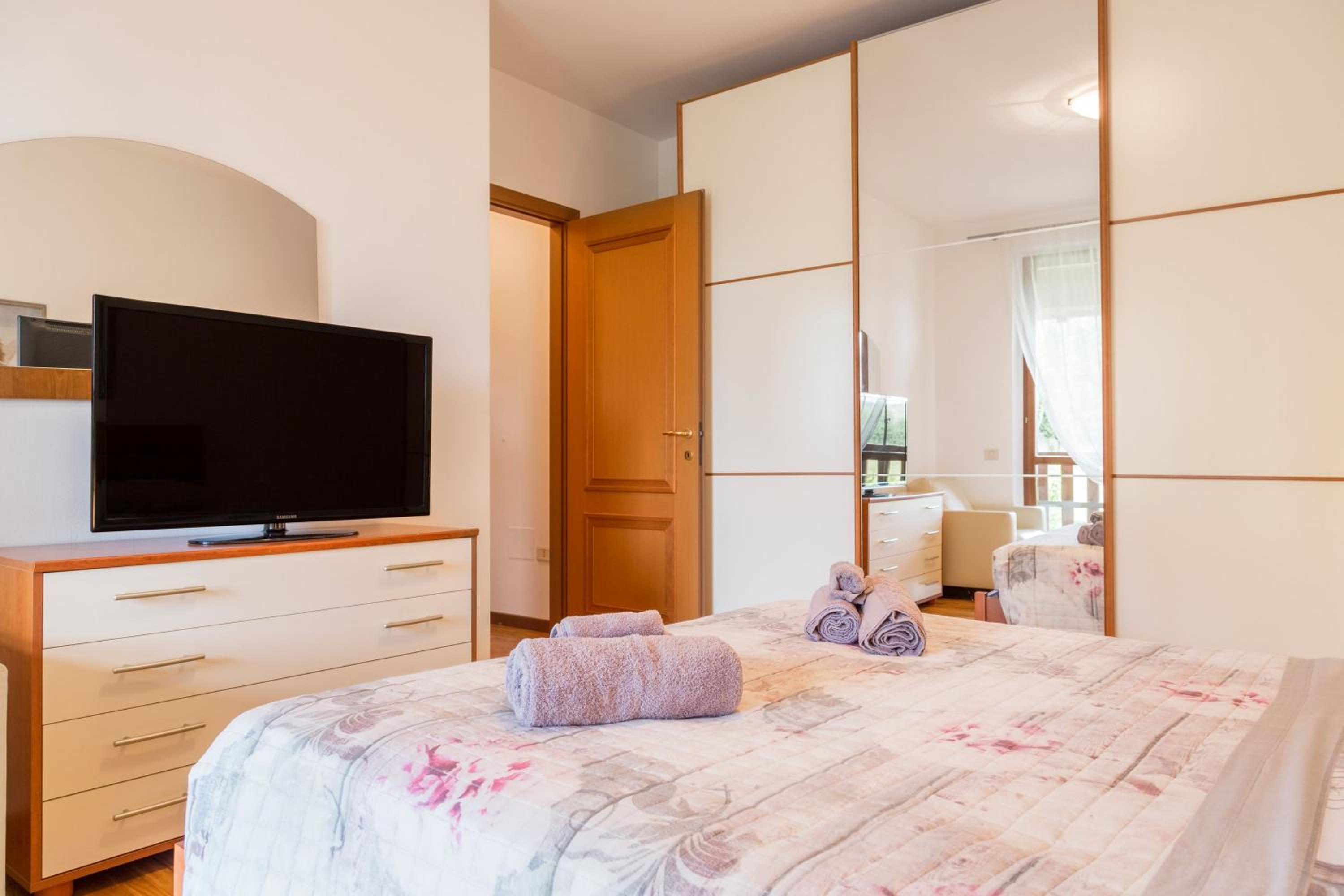 Manerba Sweet Apartment view 4