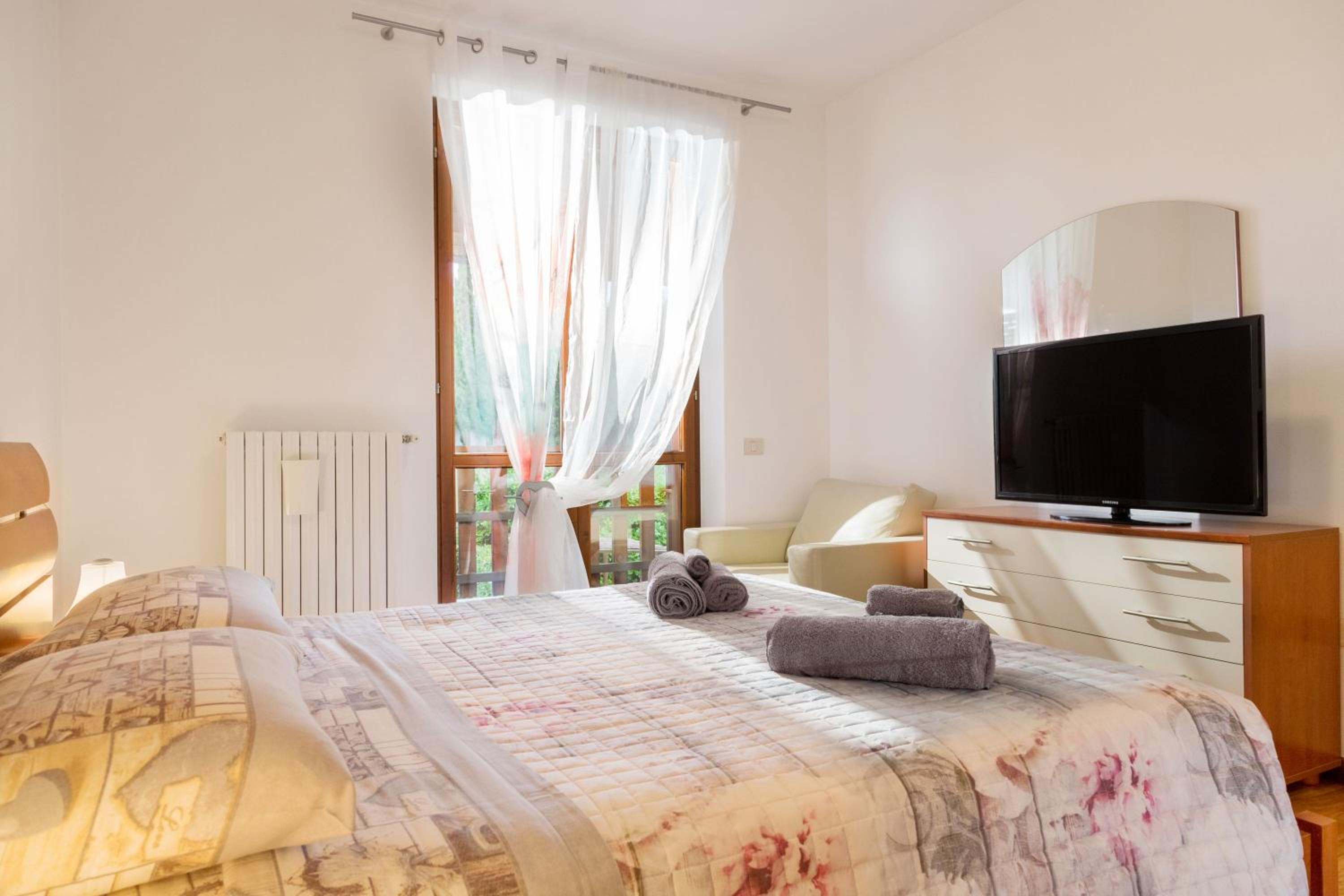 Manerba Sweet Apartment view 3