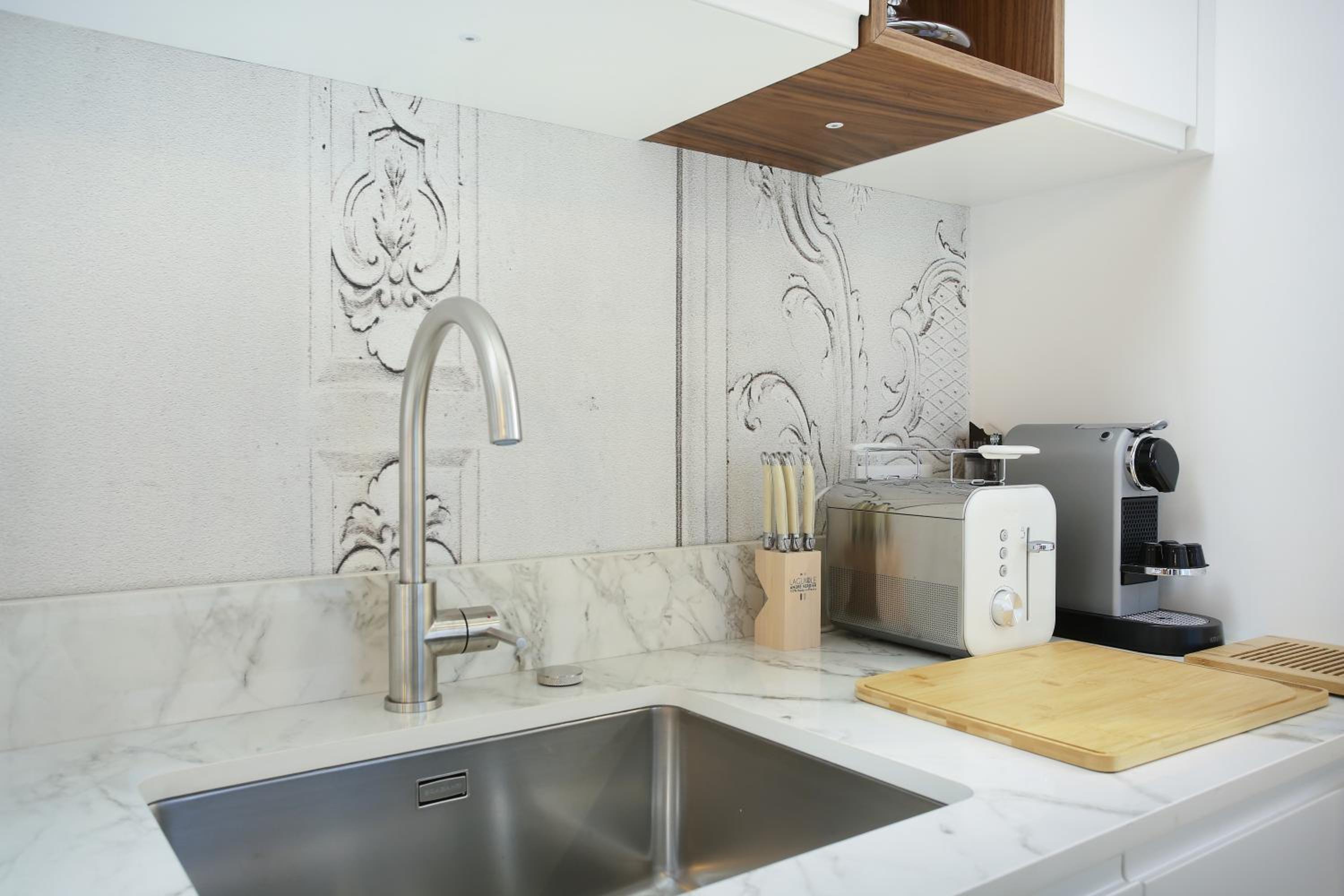 Superb apartment Place des Vosges Le Marais (Charles V)